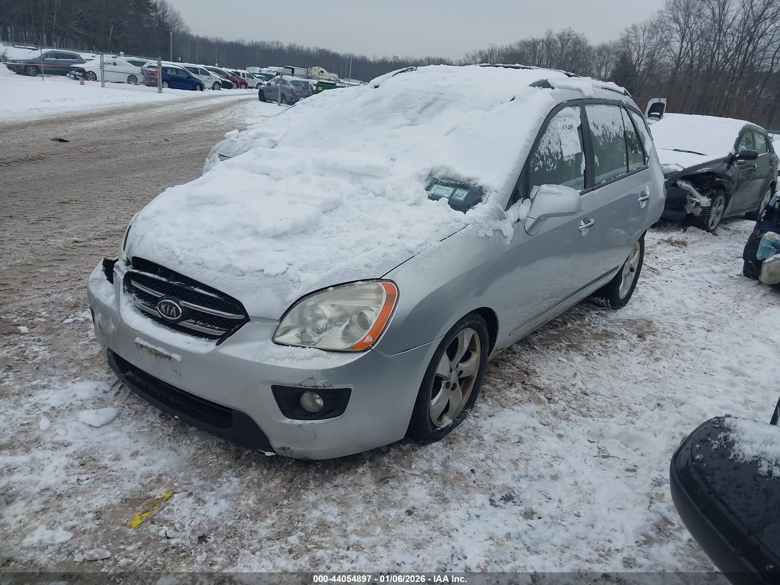 KIA RONDO image 2