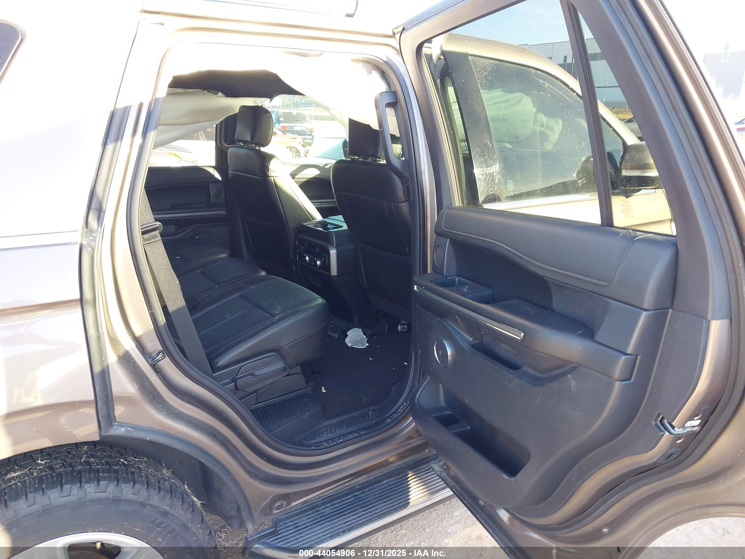 FORD EXPEDITION image 8