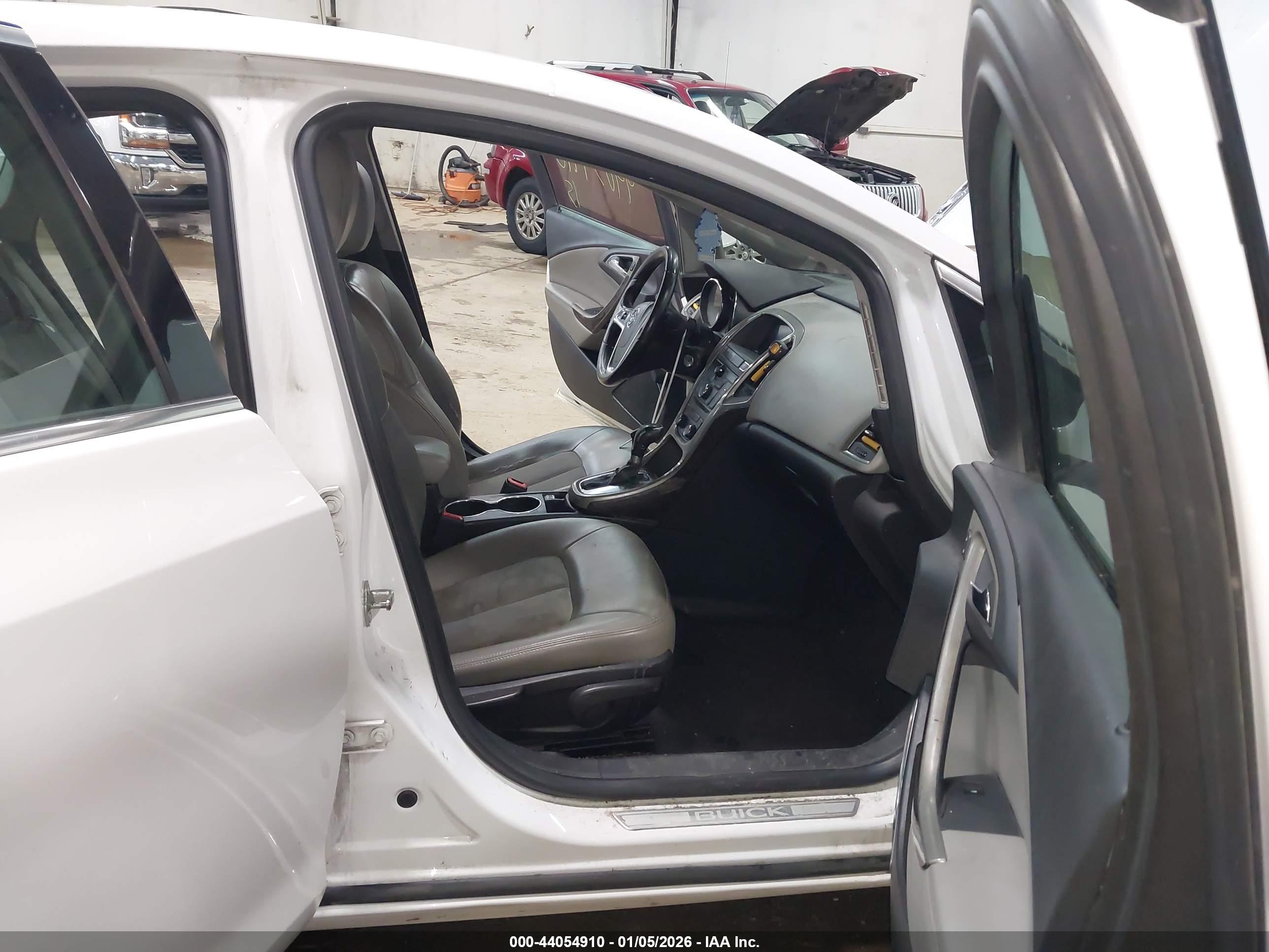 BUICK VERANO image 5
