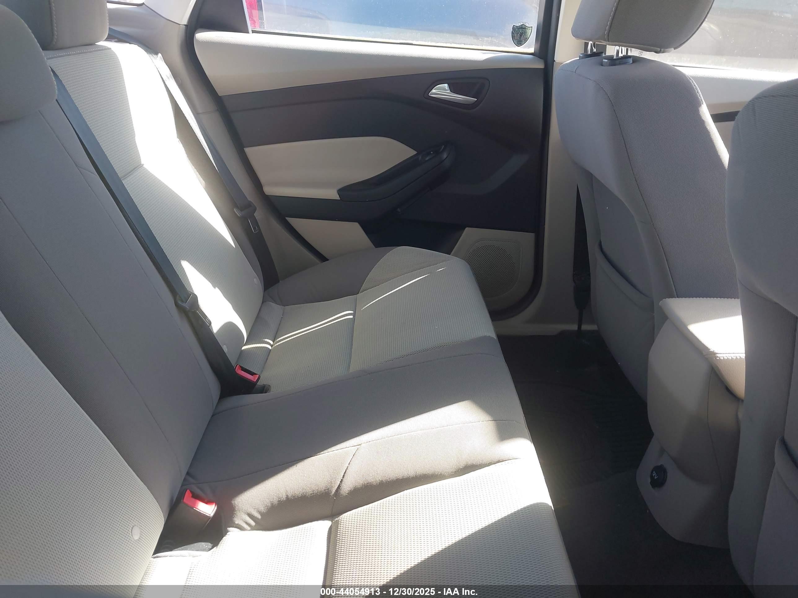 FORD FOCUS image 8