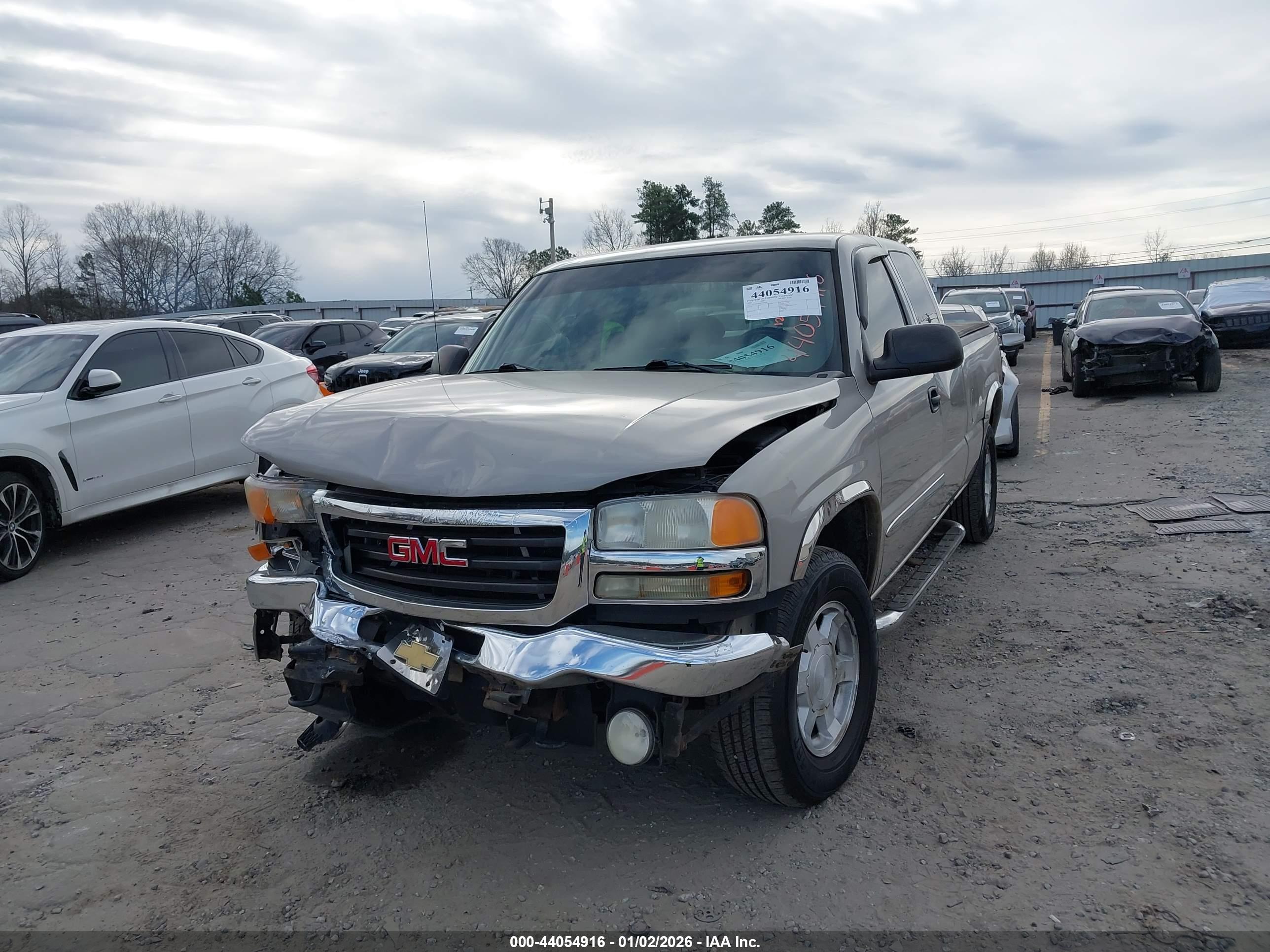GMC SIERRA image 2