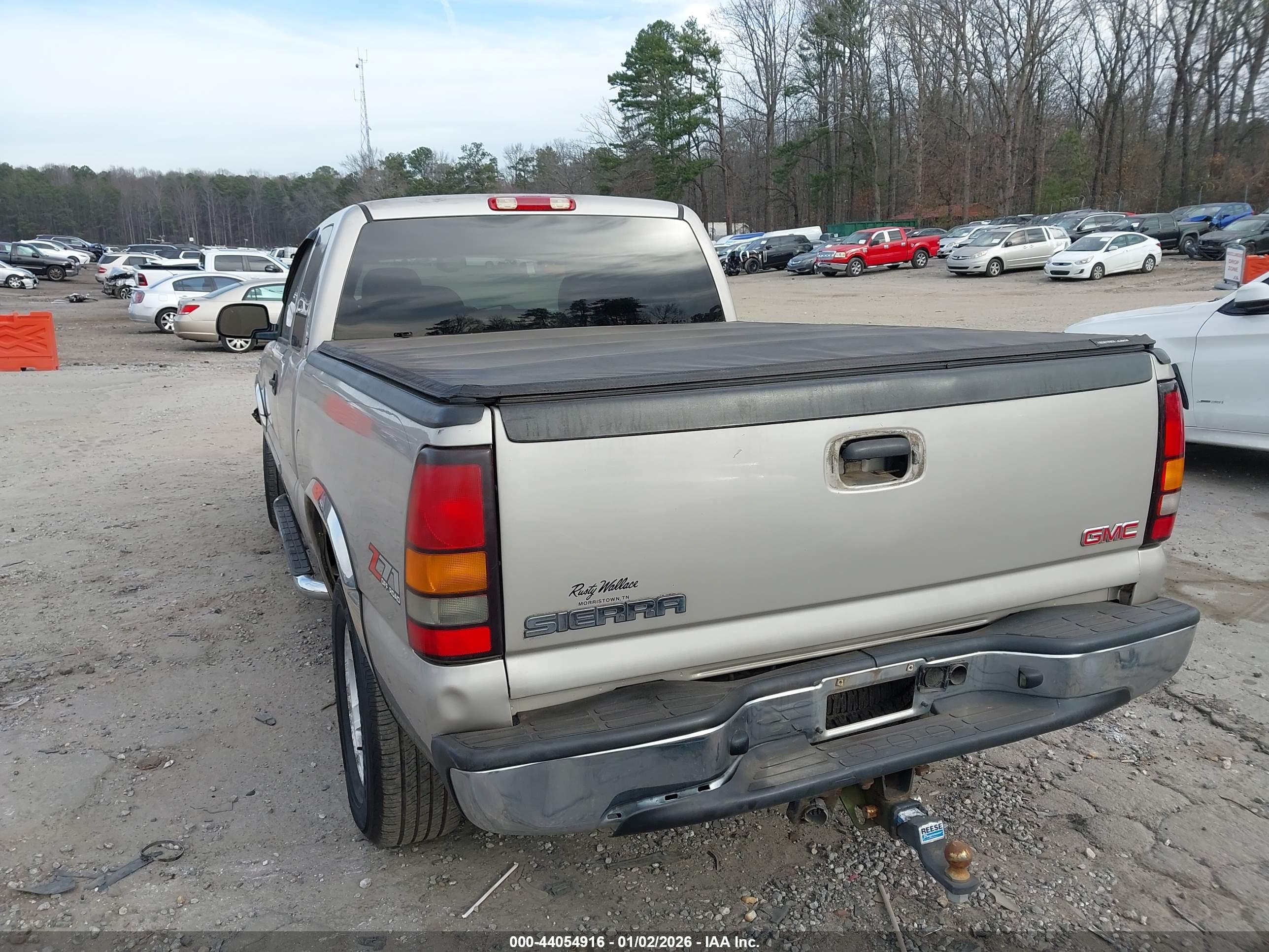 GMC SIERRA image 3