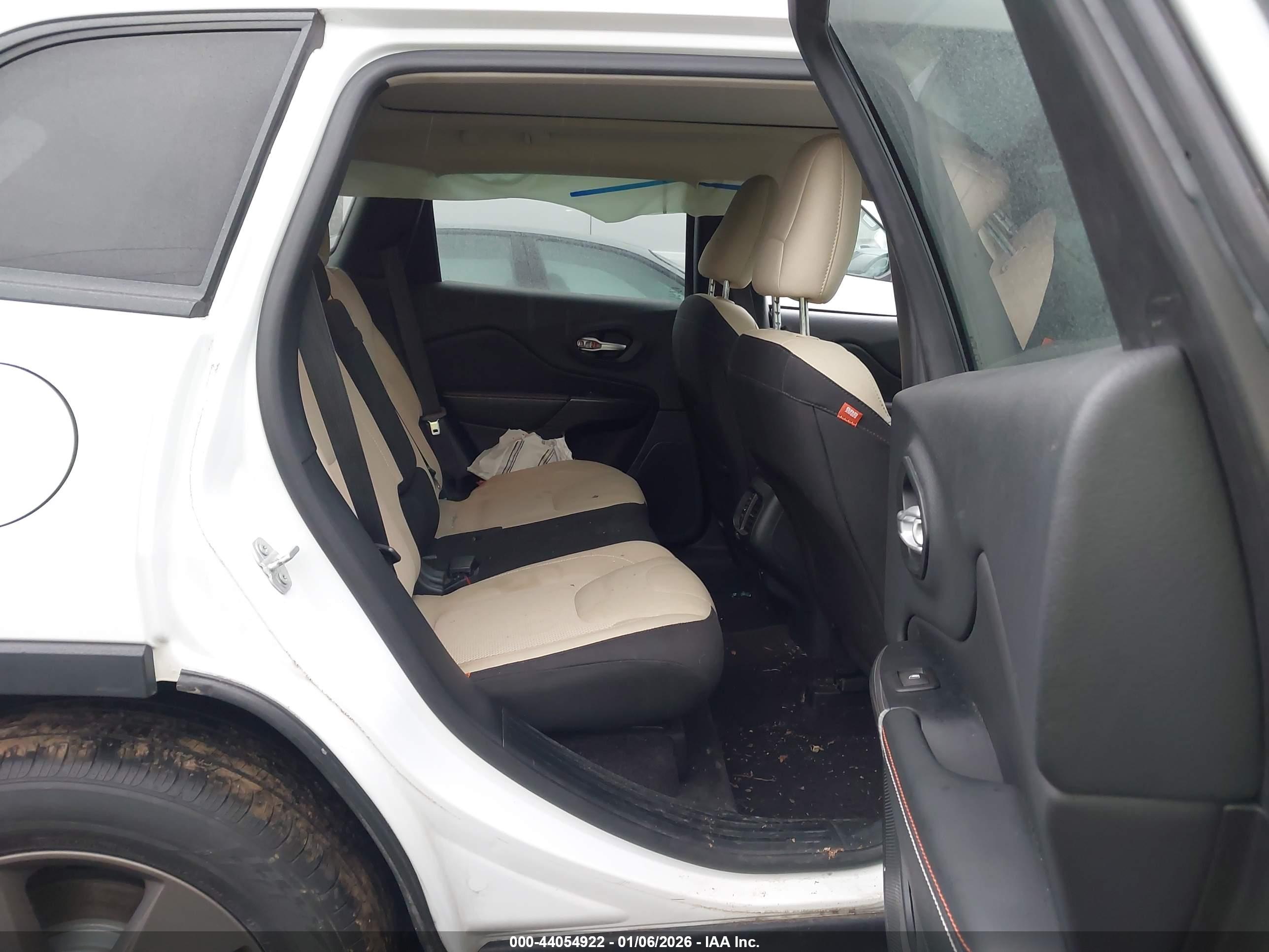 JEEP CHEROKEE image 8