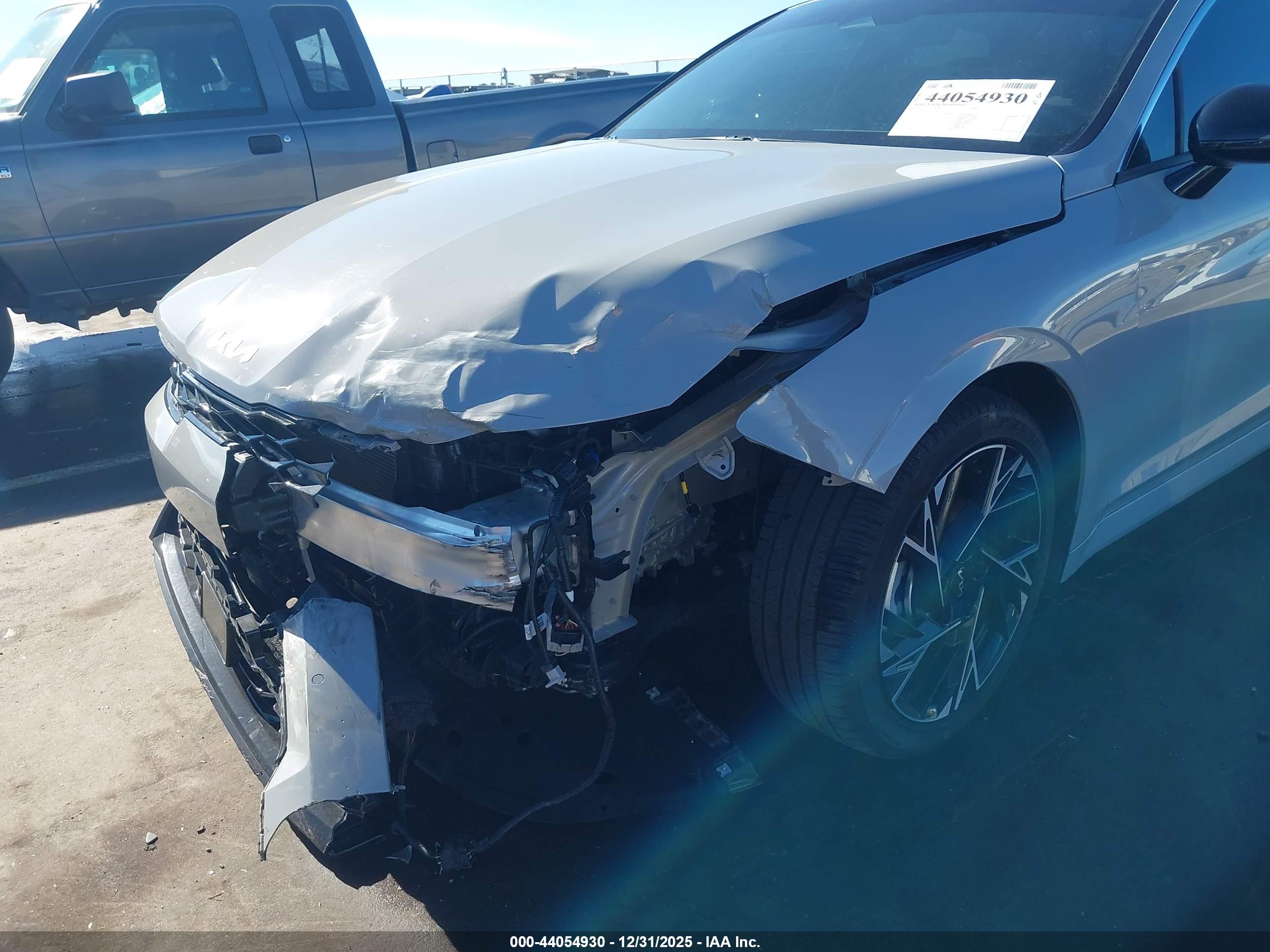 KIA K5 image 6