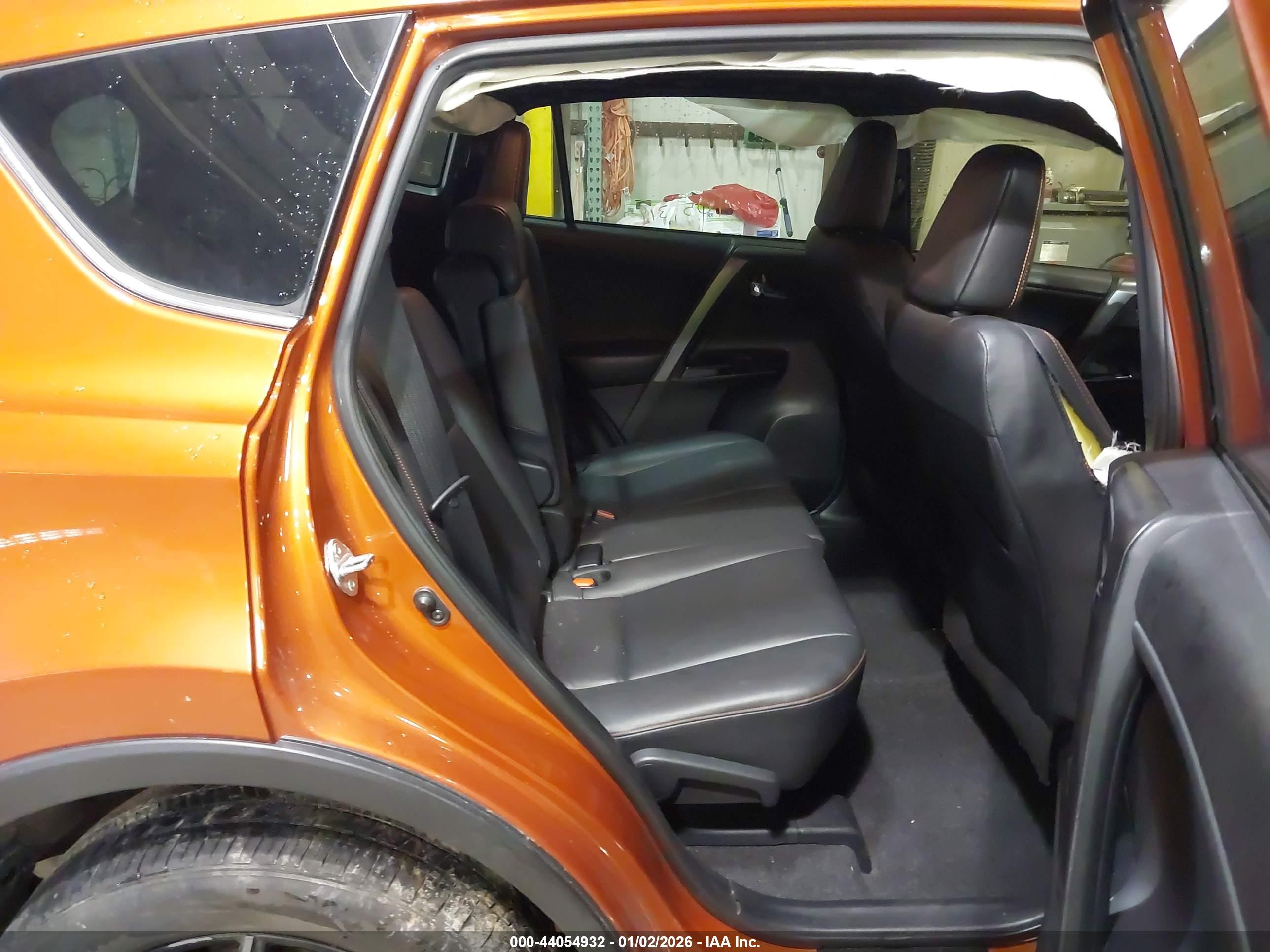TOYOTA RAV4 image 8