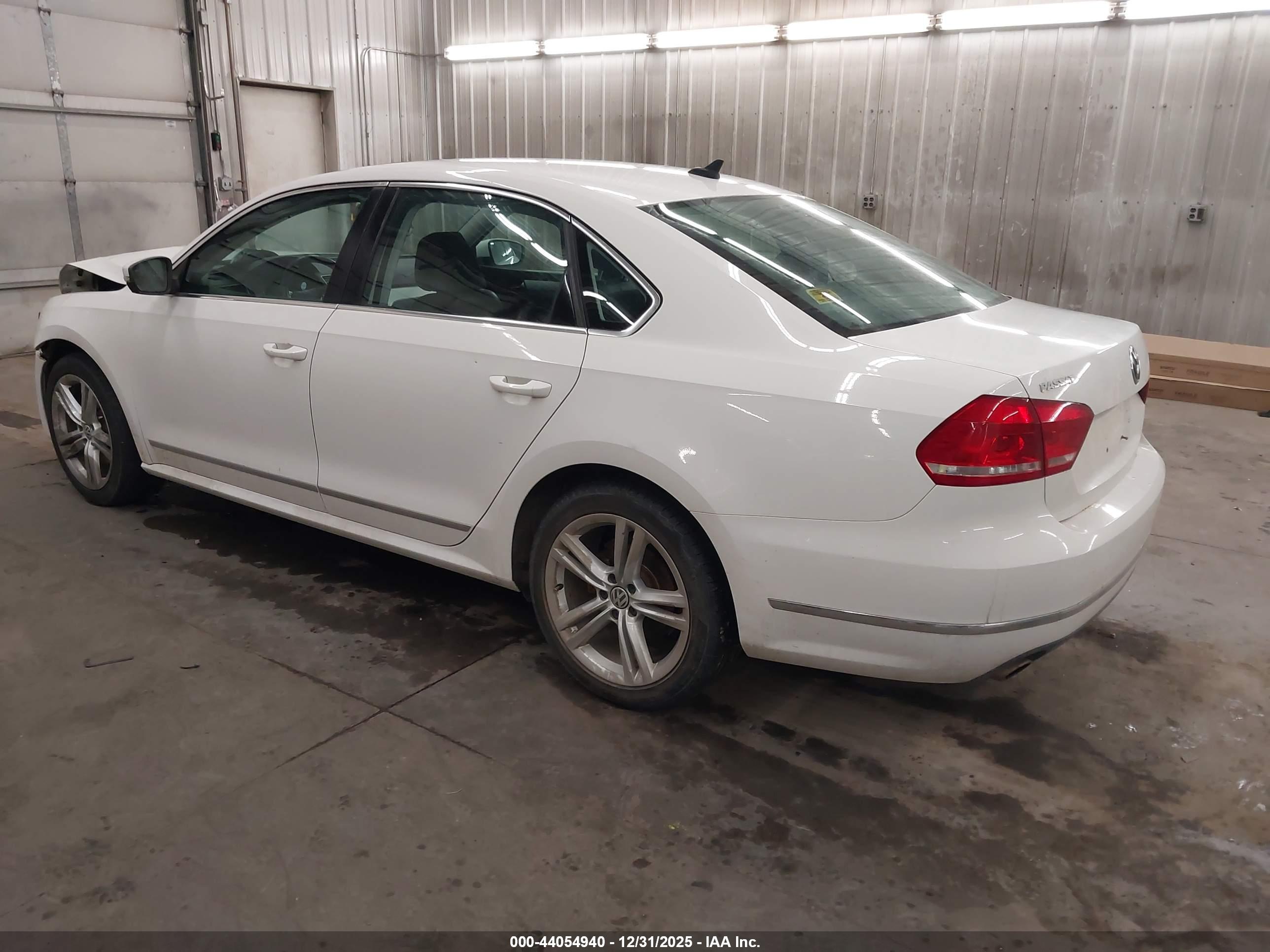 VOLKSWAGEN PASSAT image 3