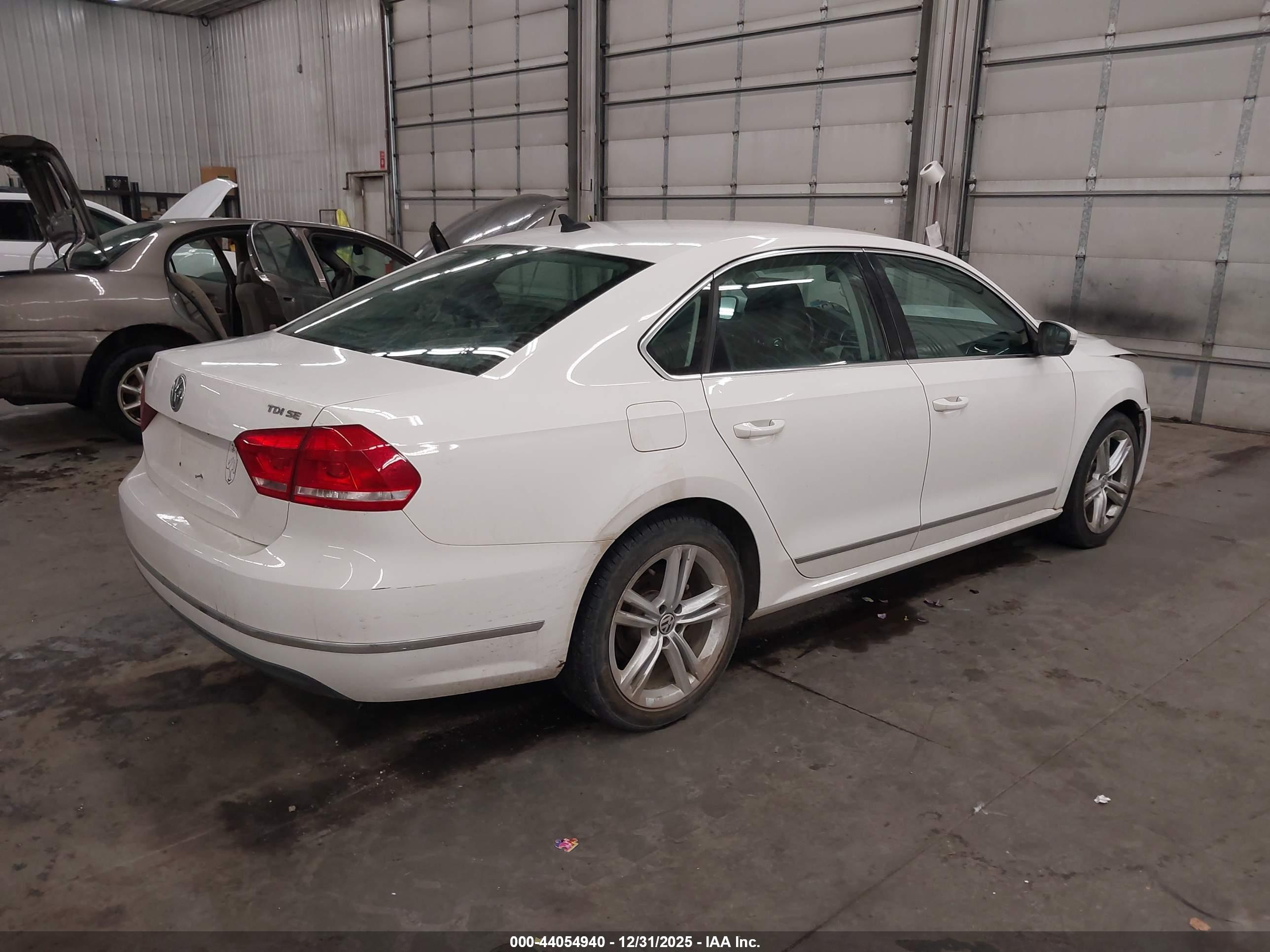 VOLKSWAGEN PASSAT image 4