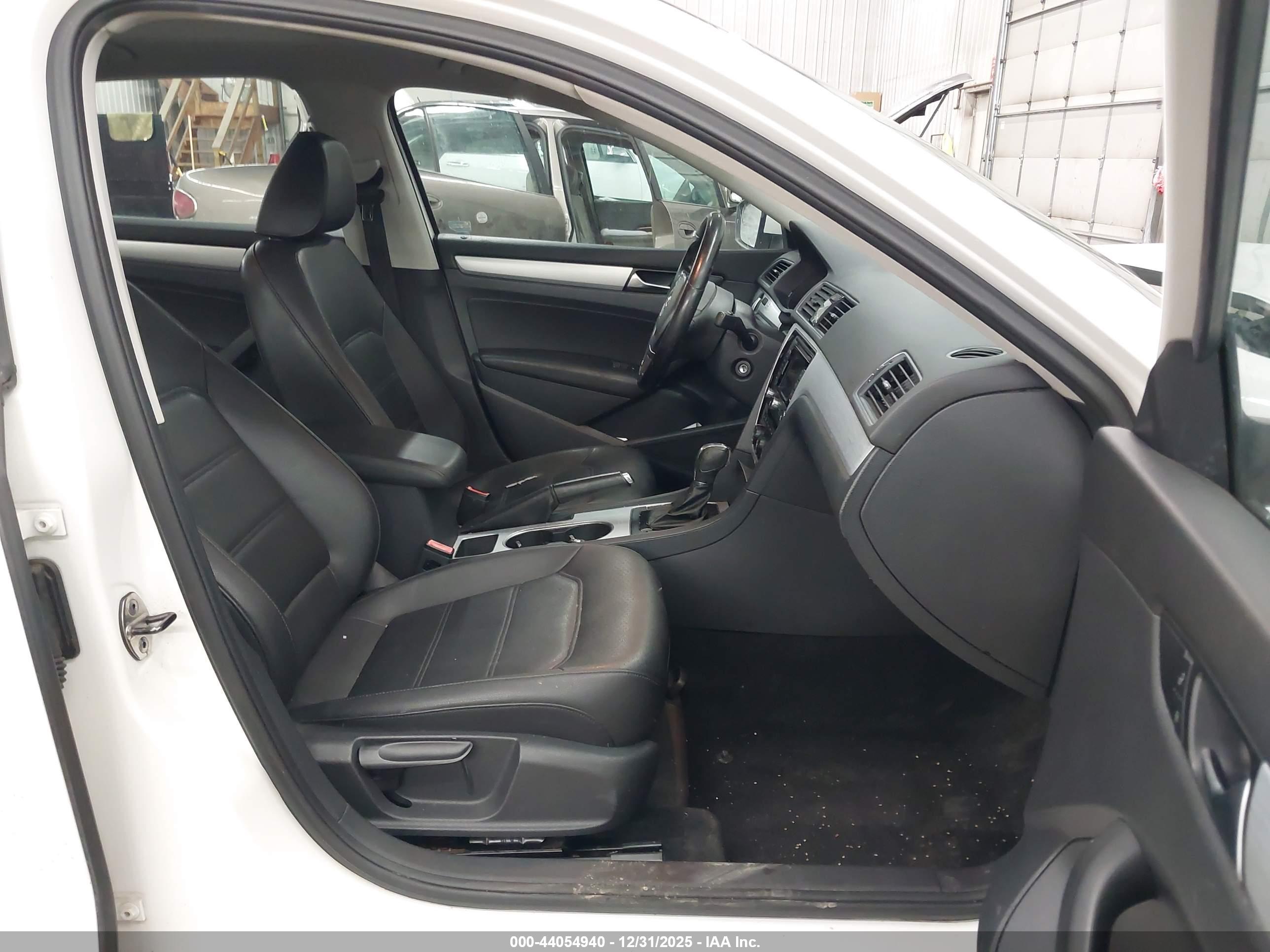 VOLKSWAGEN PASSAT image 5