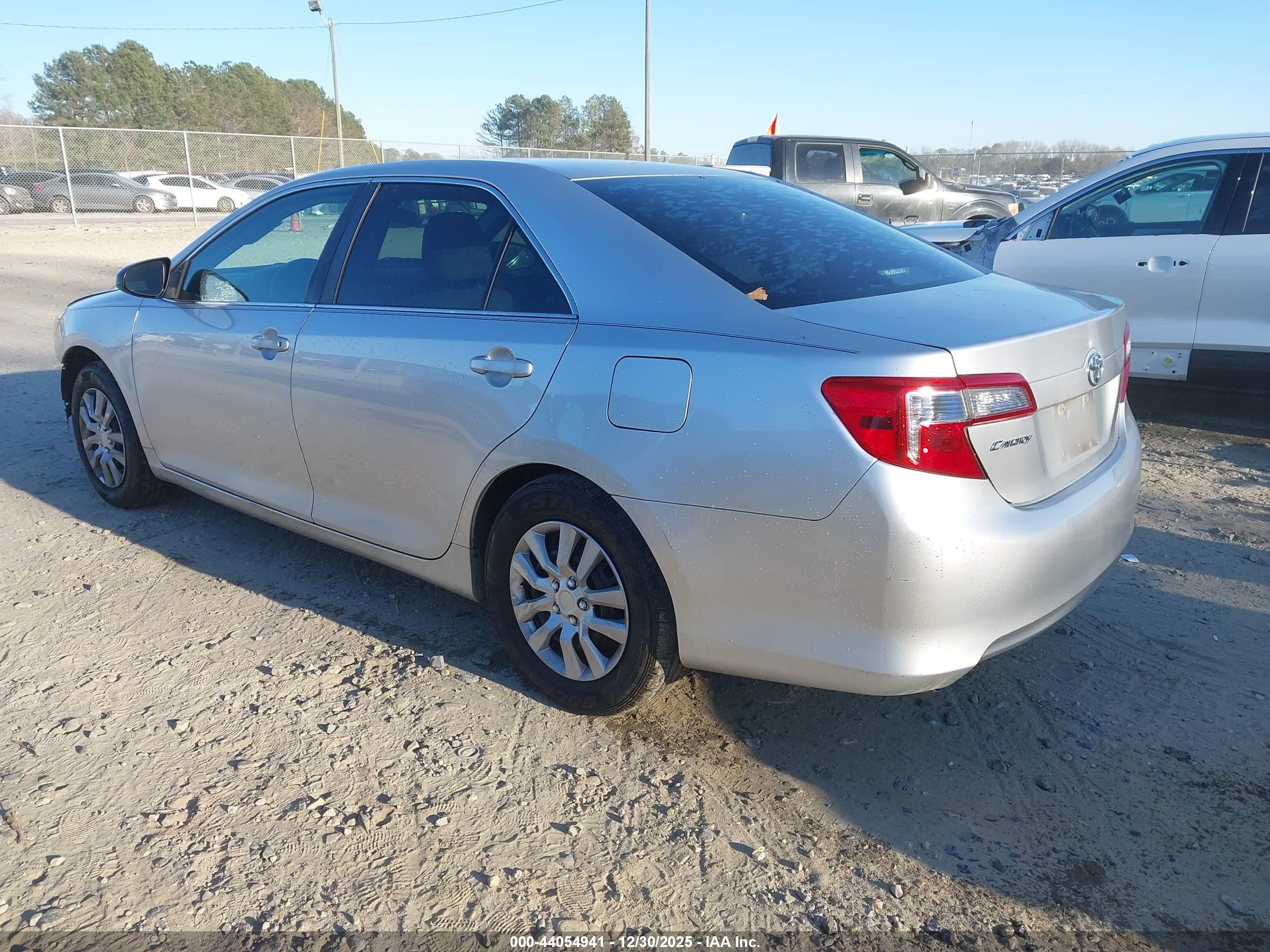 TOYOTA CAMRY image 3