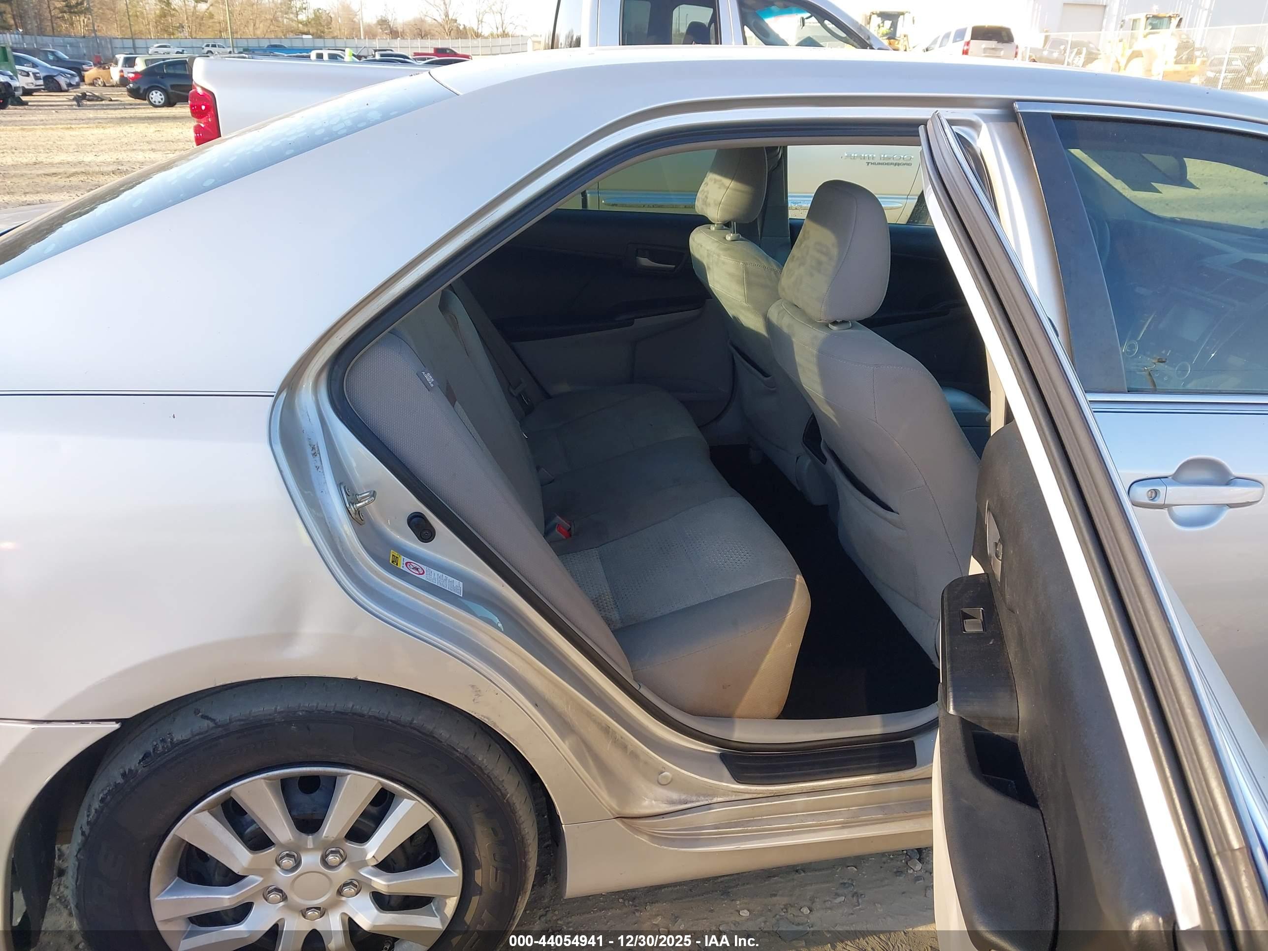 TOYOTA CAMRY image 8
