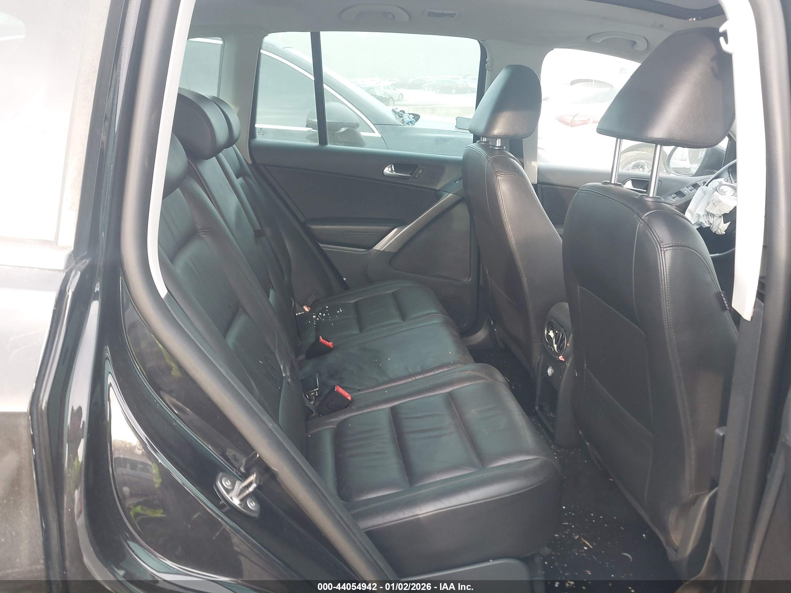VOLKSWAGEN TIGUAN image 8