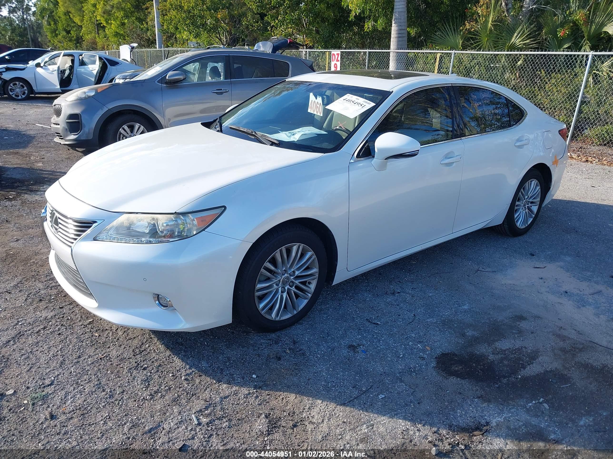 LEXUS ES image 2
