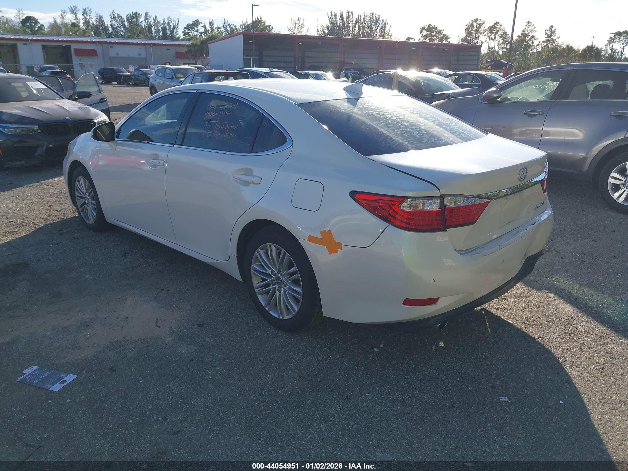 LEXUS ES image 3
