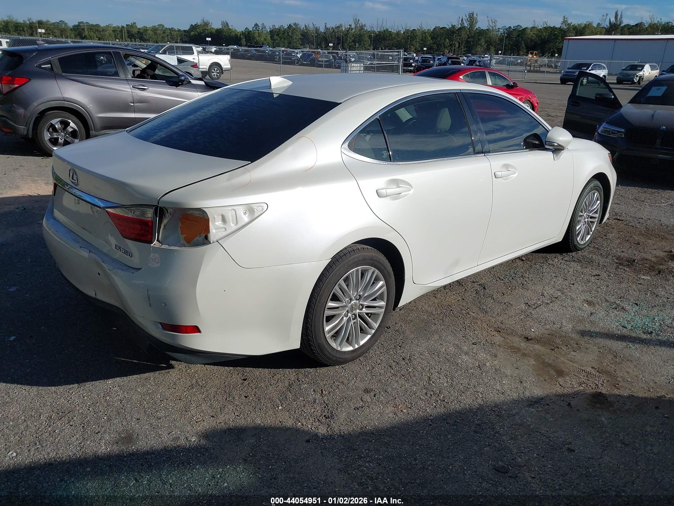 LEXUS ES image 4