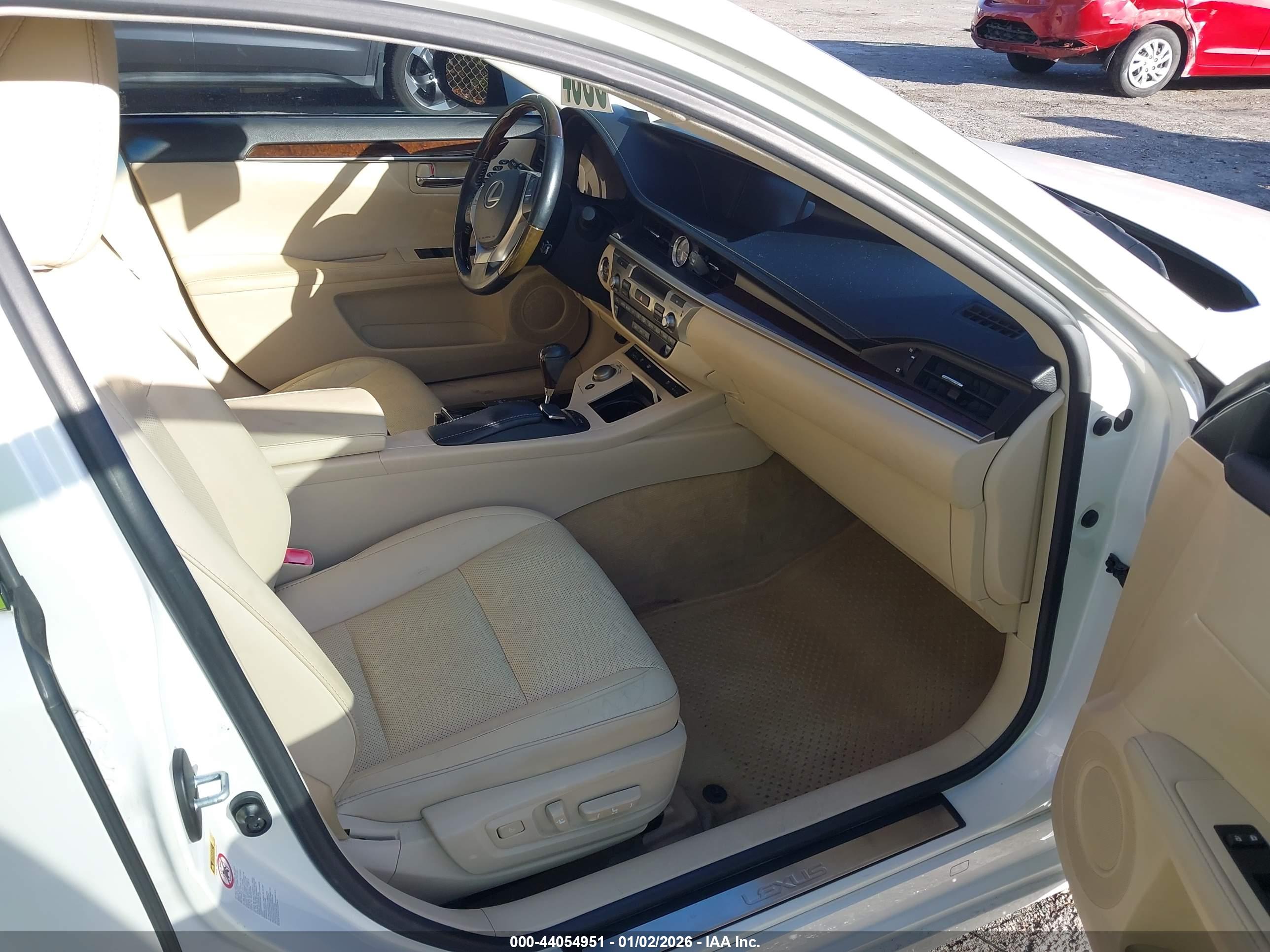 LEXUS ES image 5