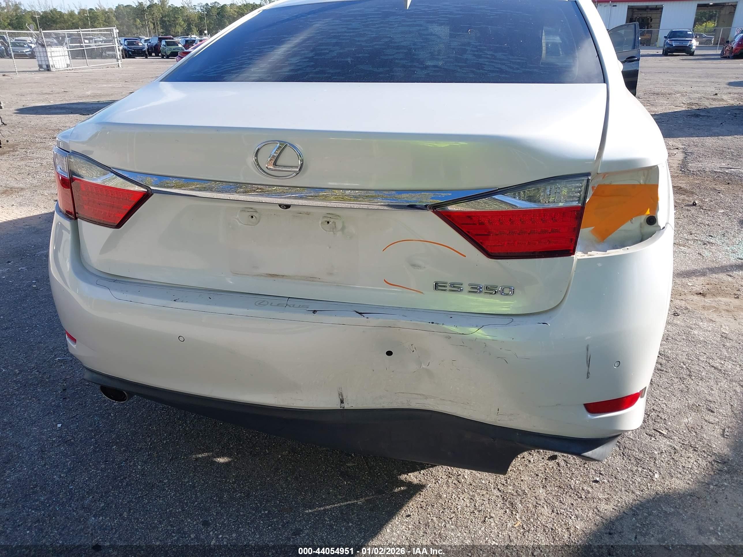 LEXUS ES image 6