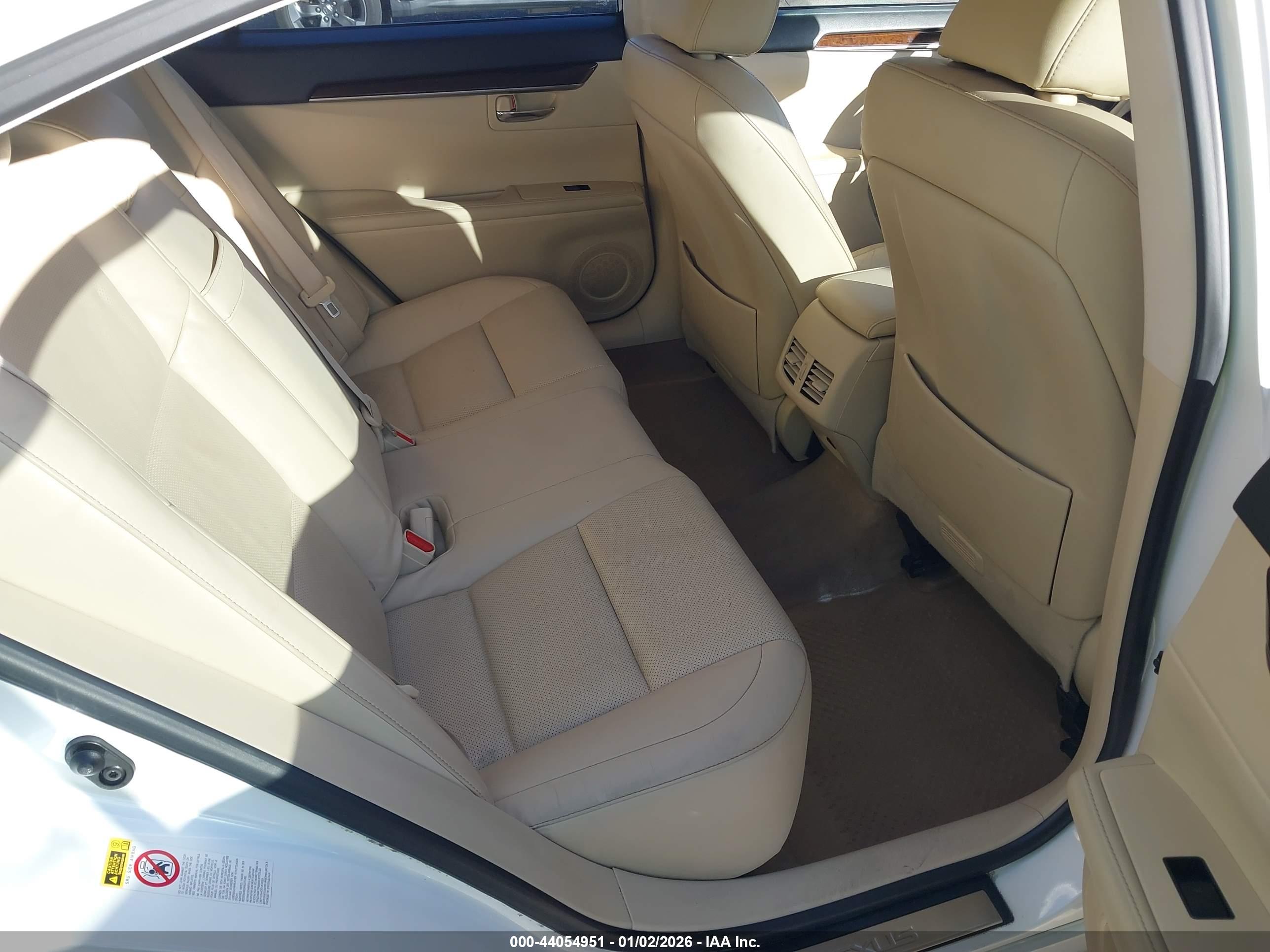 LEXUS ES image 8