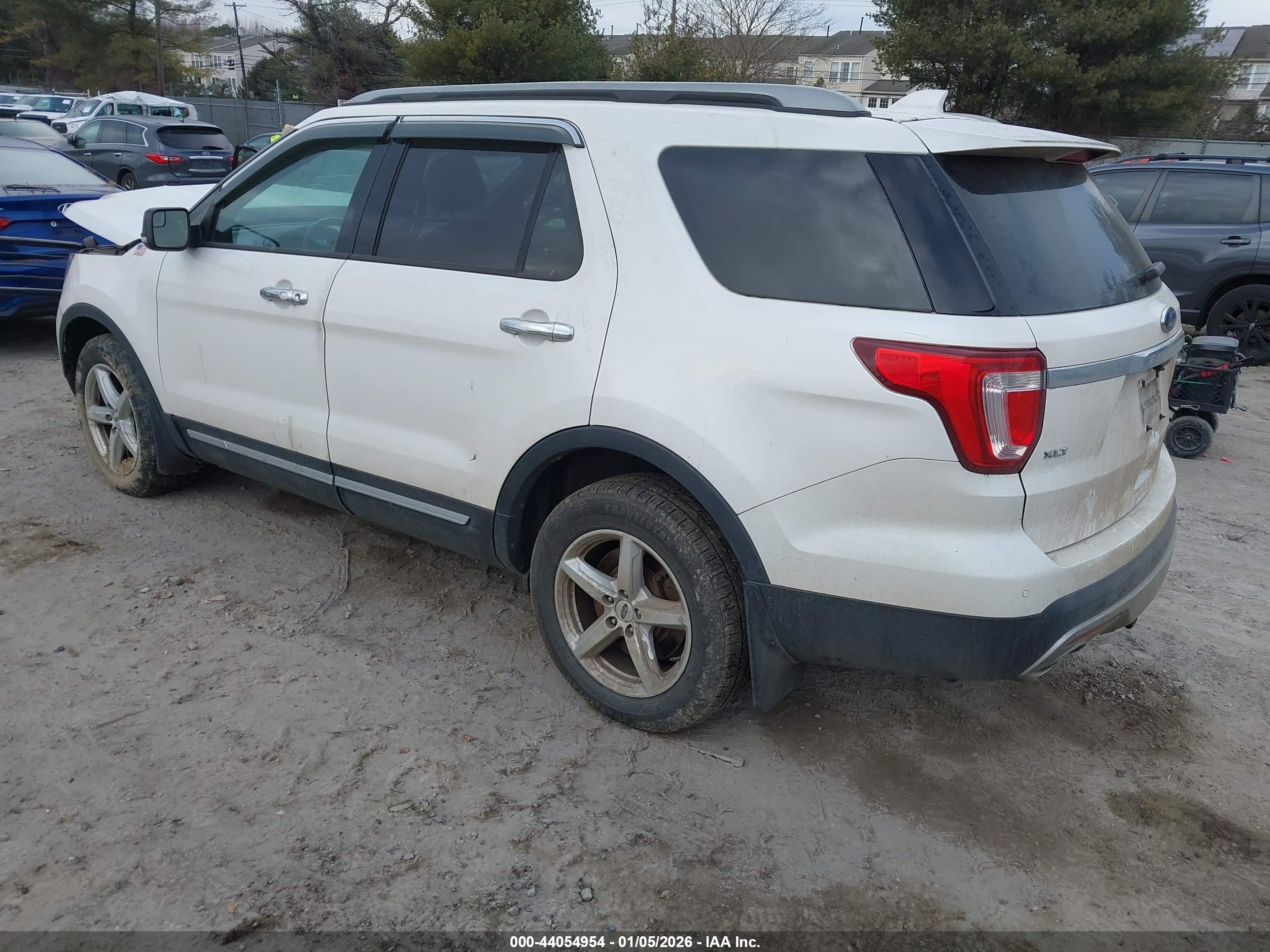 FORD EXPLORER image 3