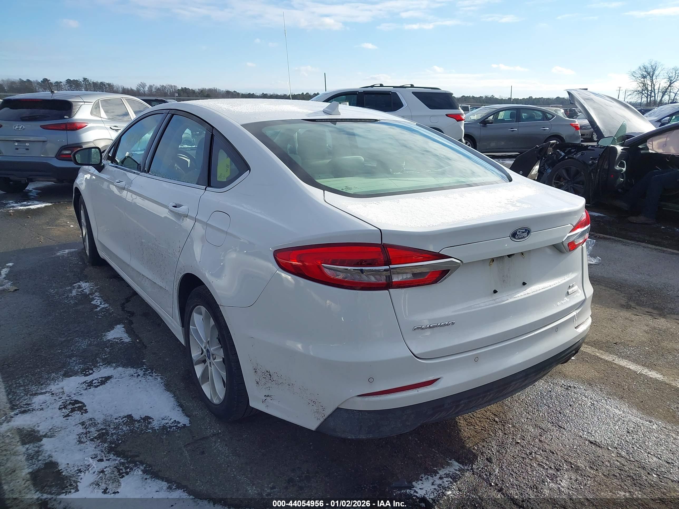 FORD FUSION image 3
