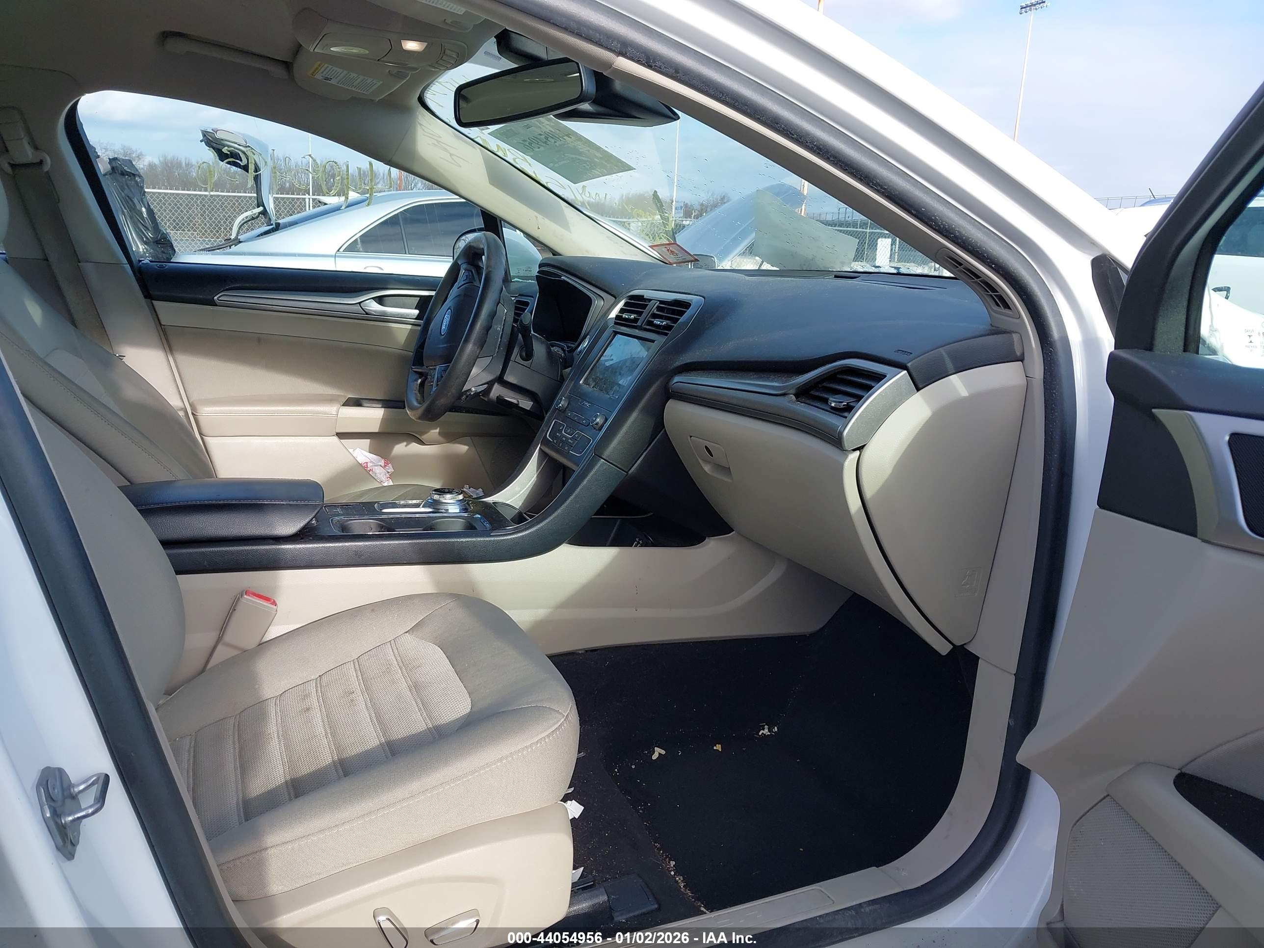 FORD FUSION image 5