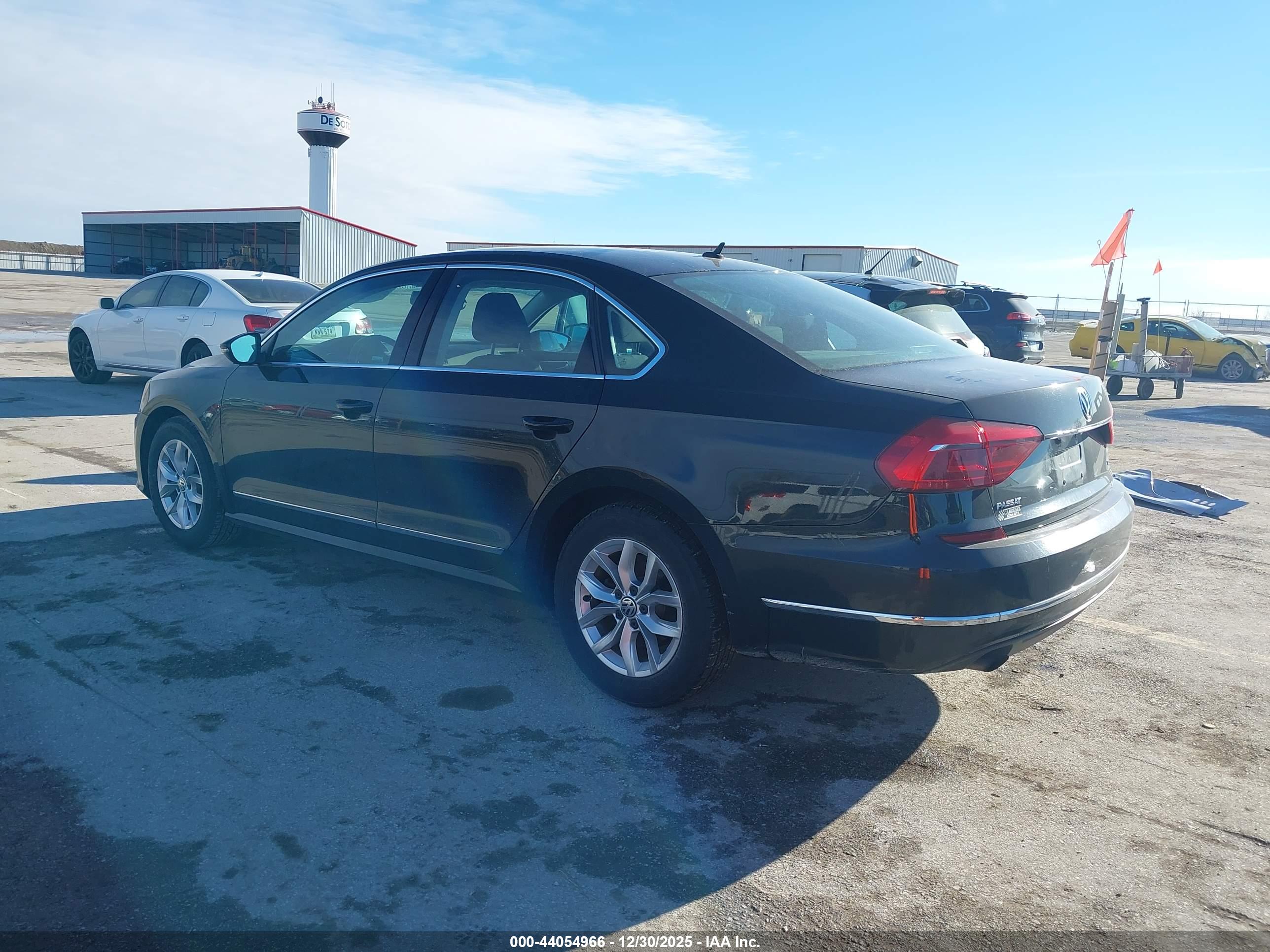 VOLKSWAGEN PASSAT image 3
