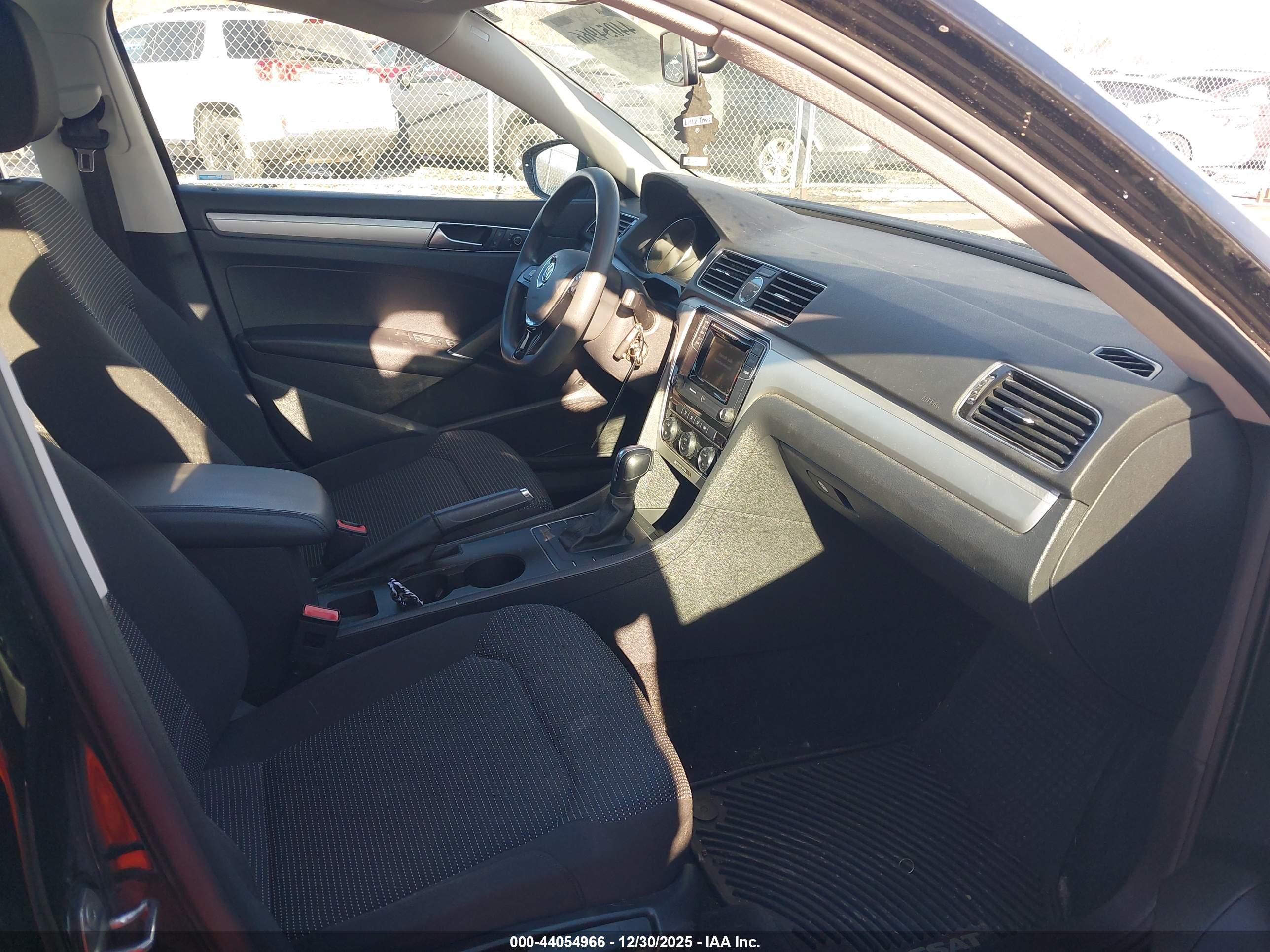 VOLKSWAGEN PASSAT image 5