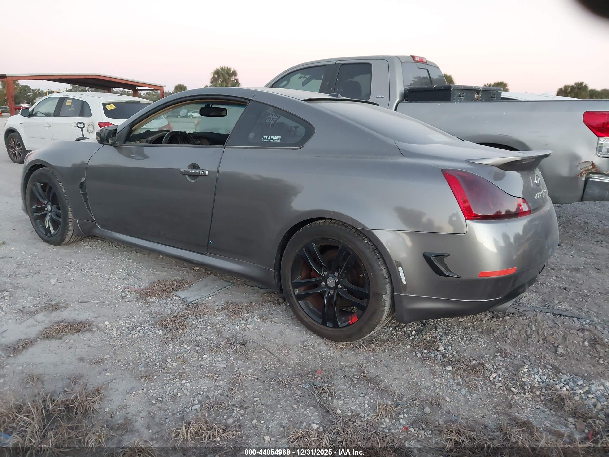 INFINITI G37 image 3