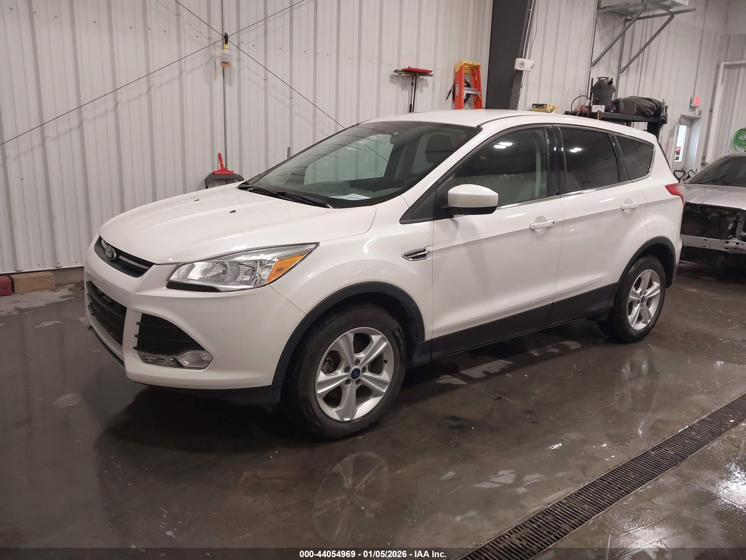 FORD ESCAPE image 2