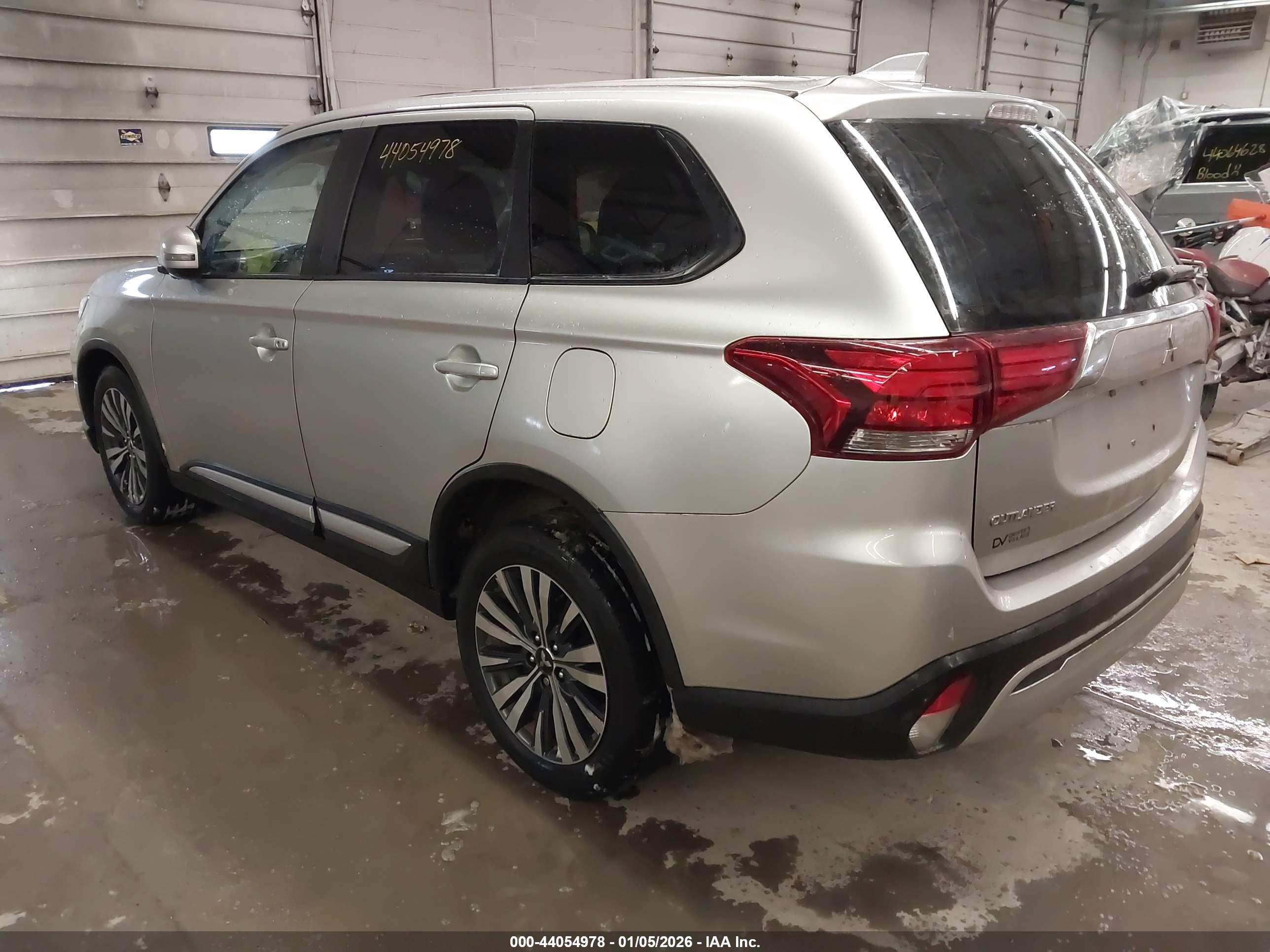 MITSUBISHI OUTLANDER image 3