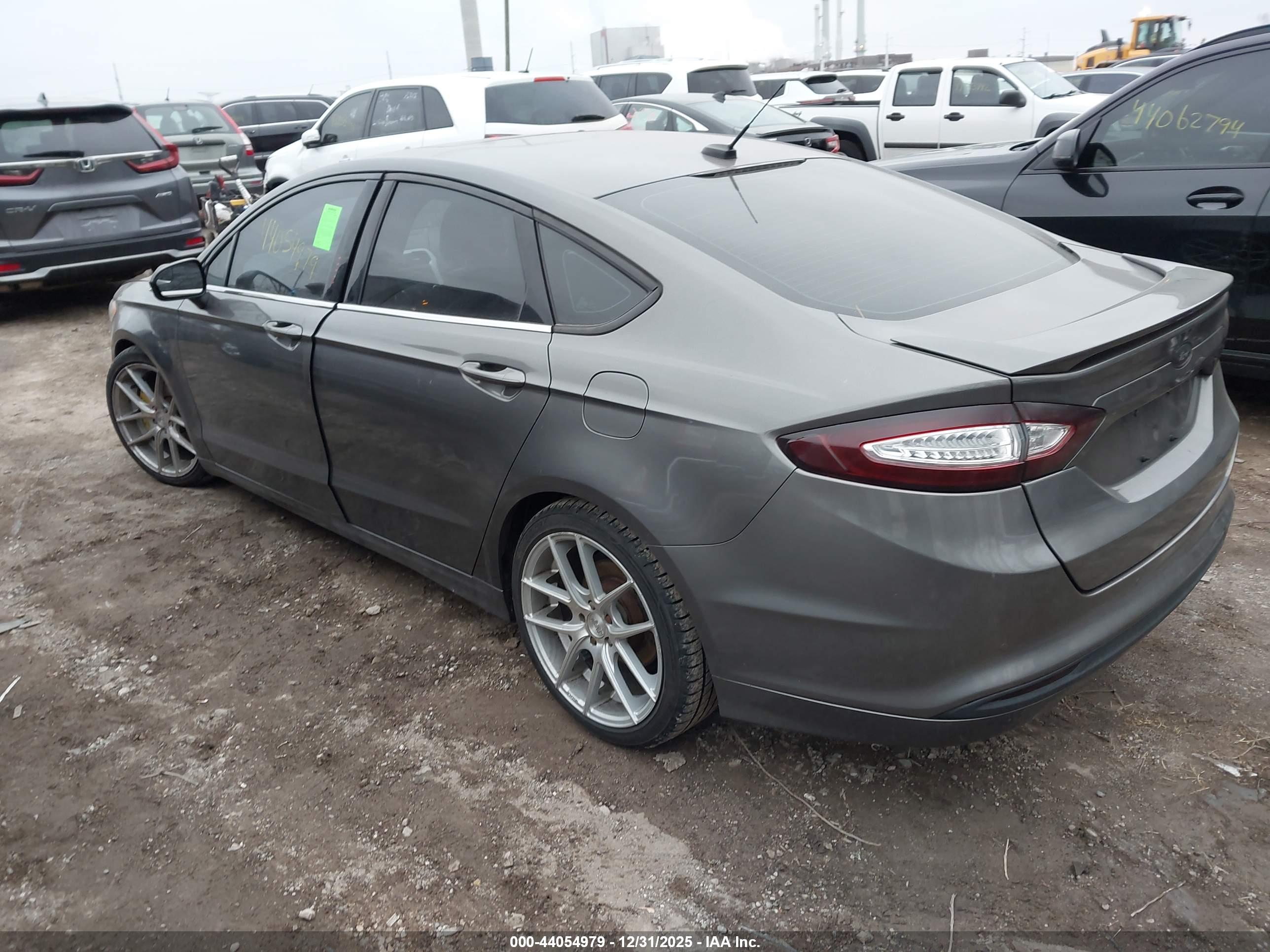 FORD FUSION image 3