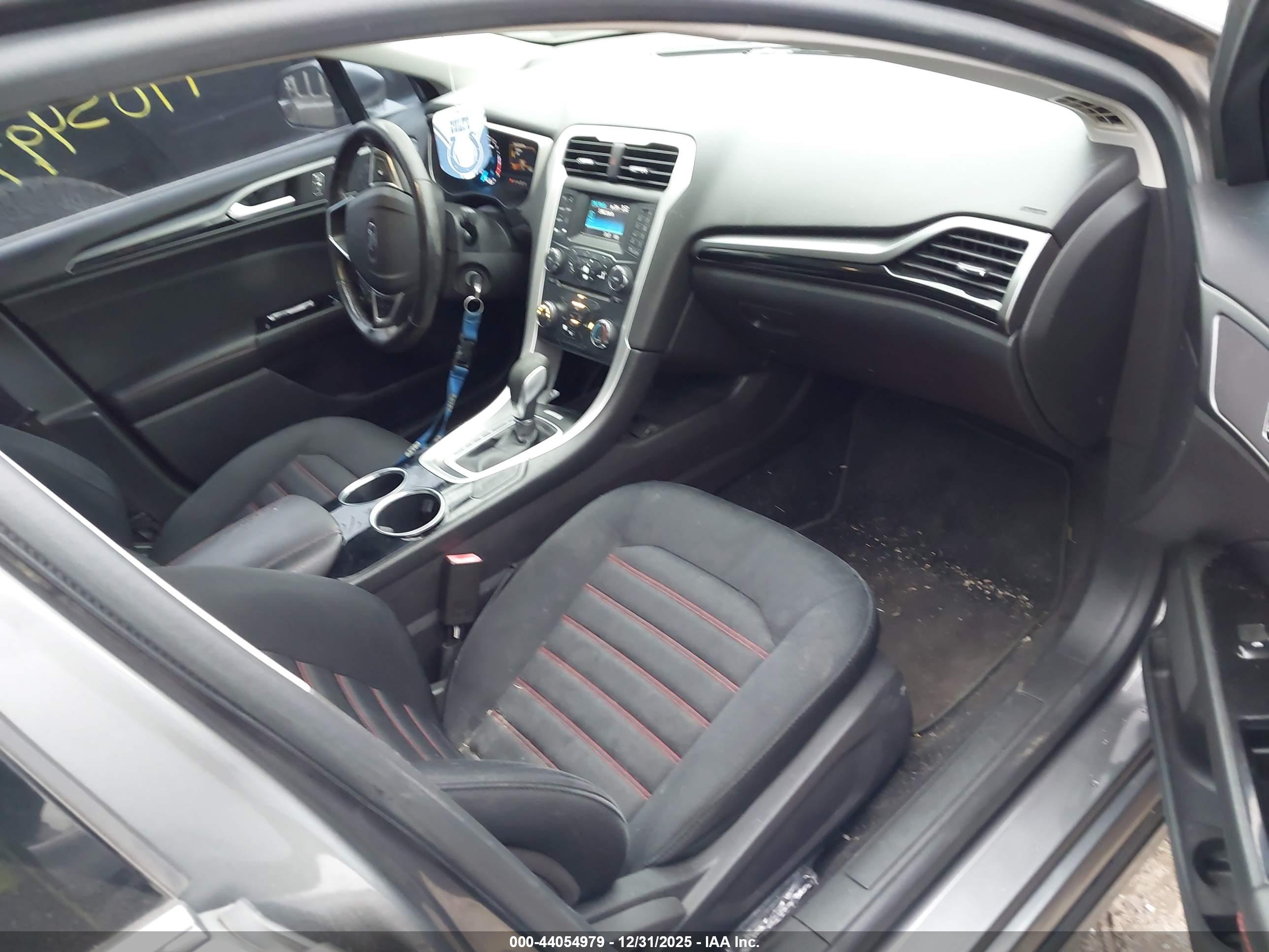 FORD FUSION image 5