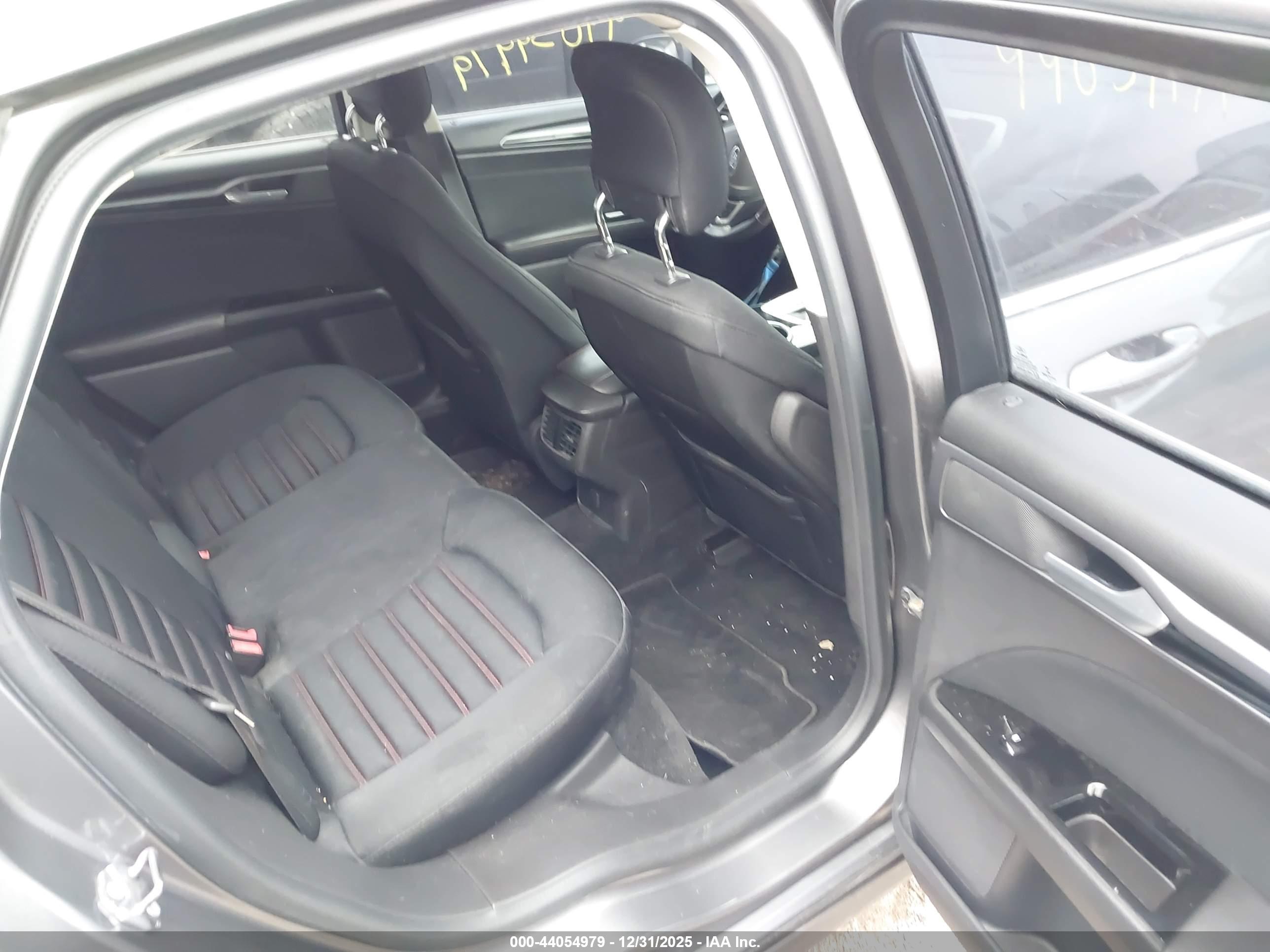 FORD FUSION image 8