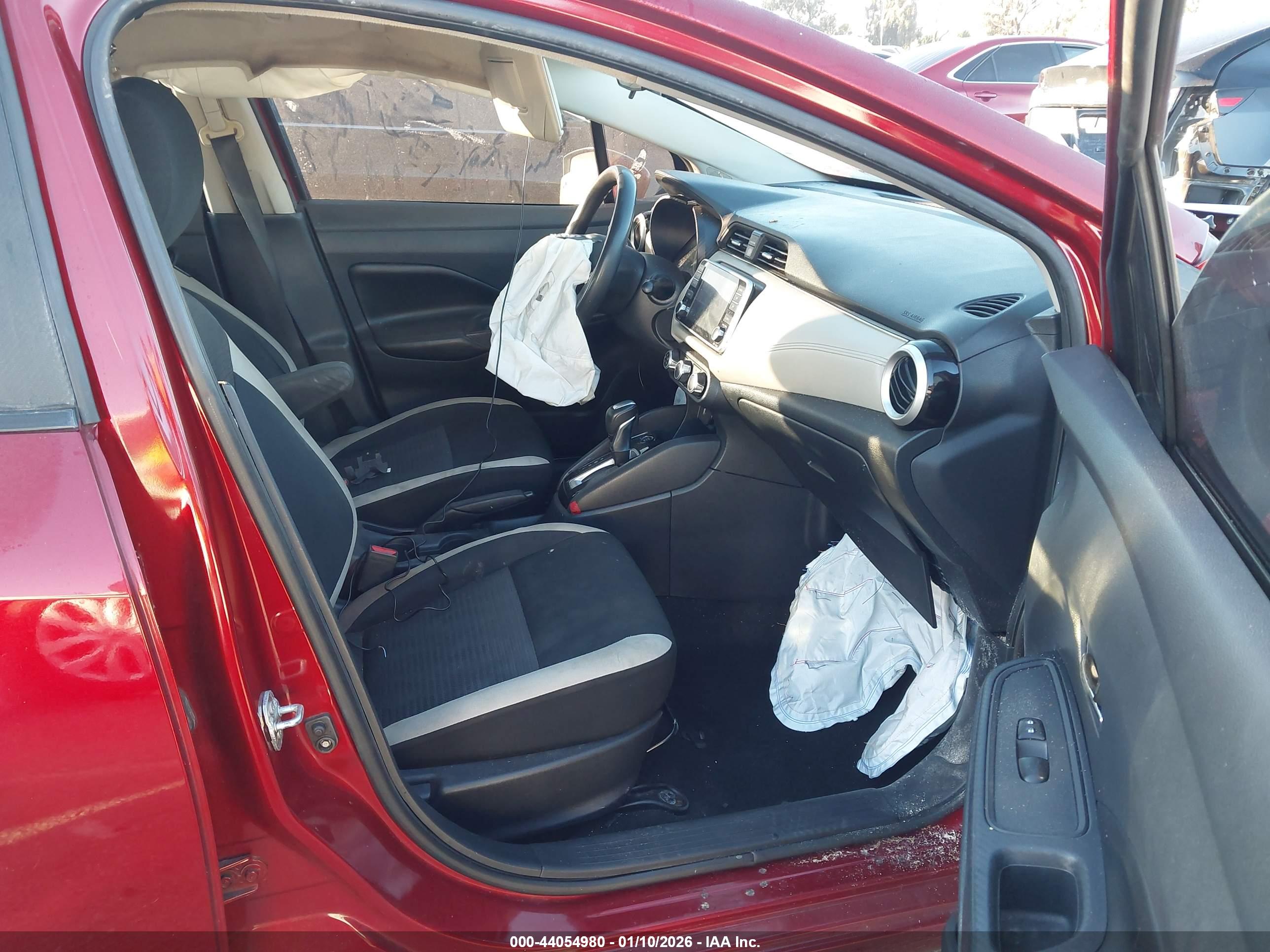 NISSAN VERSA image 5