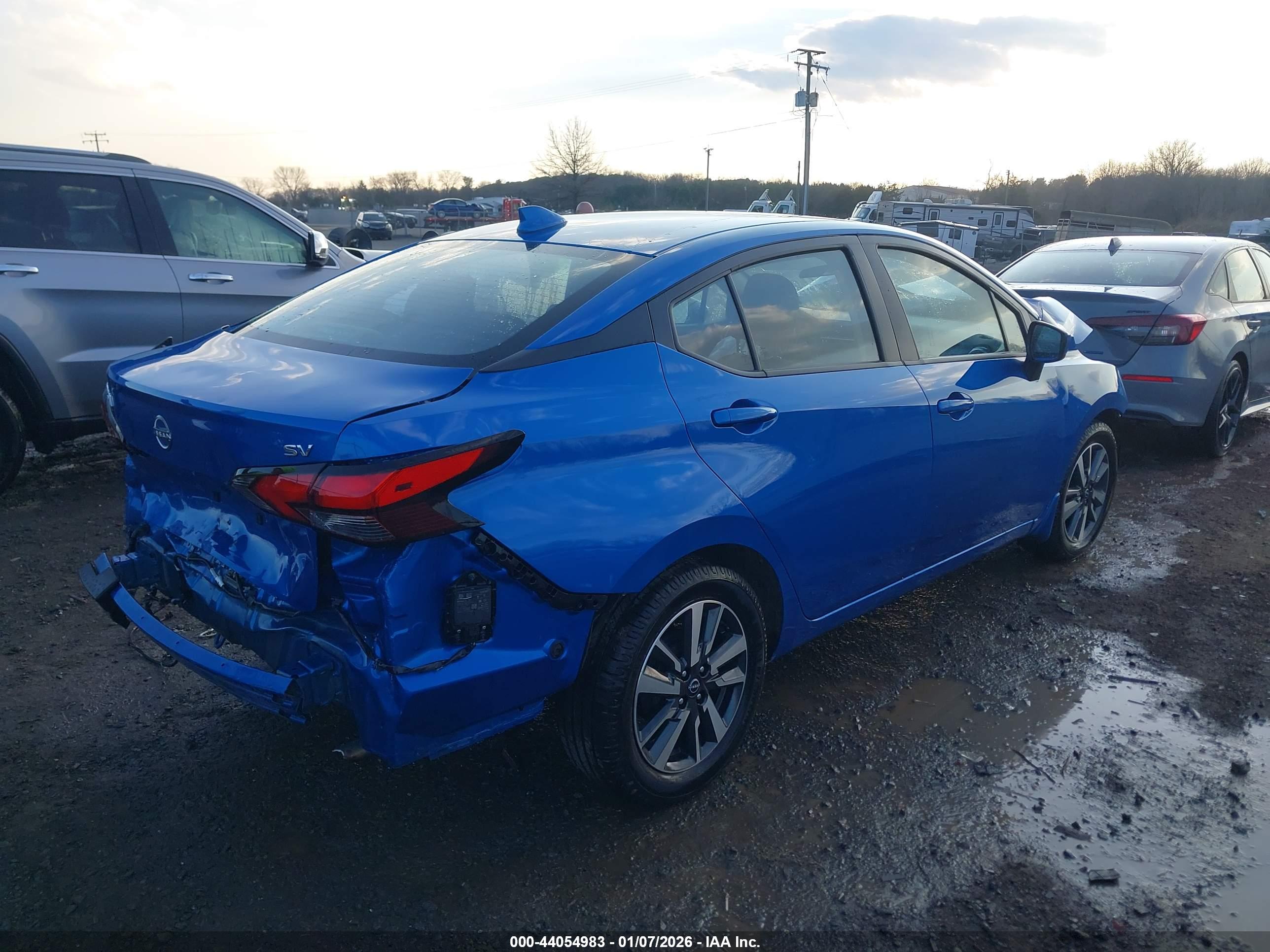 NISSAN VERSA image 4