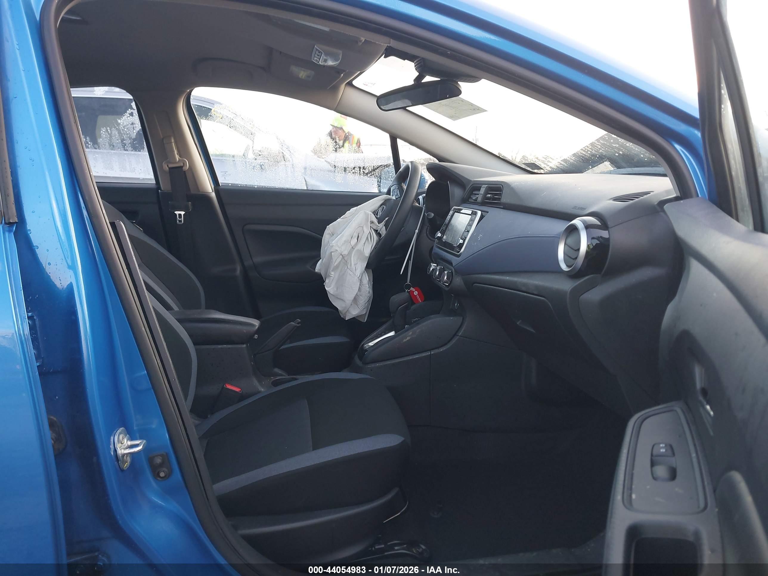 NISSAN VERSA image 5