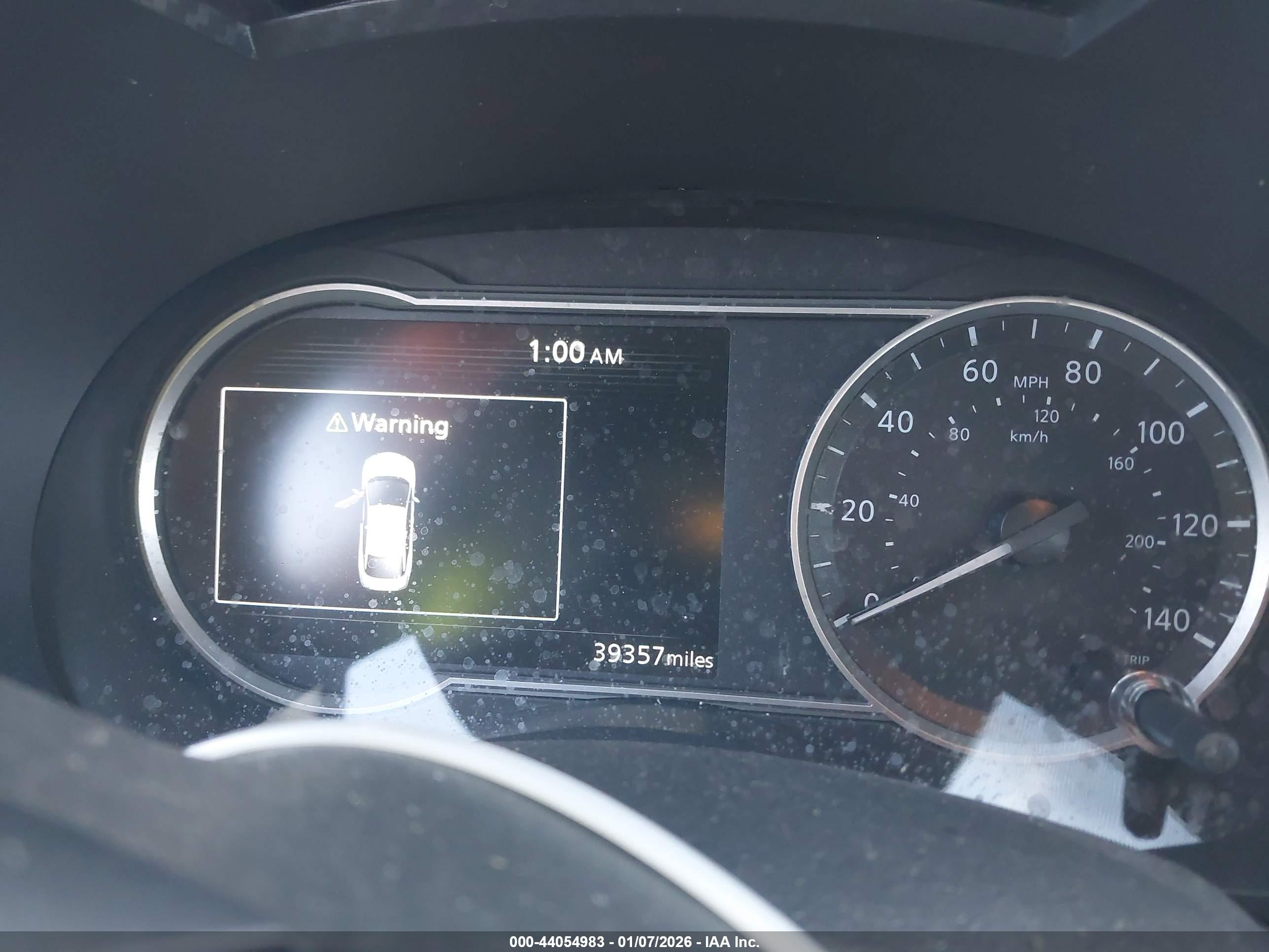 NISSAN VERSA image 7