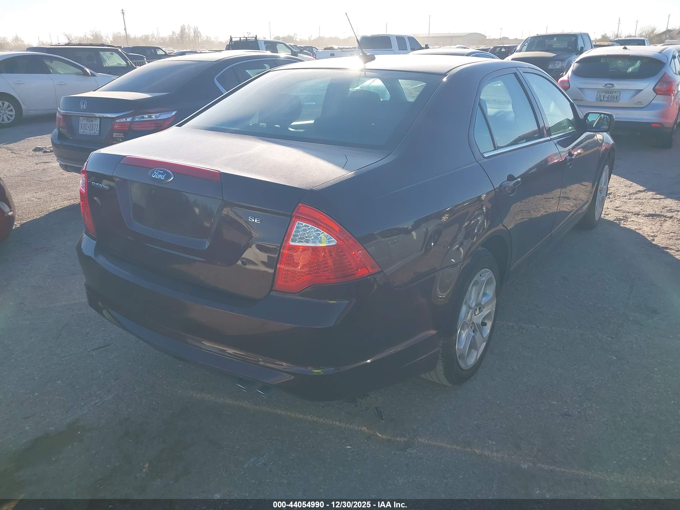 FORD FUSION image 4