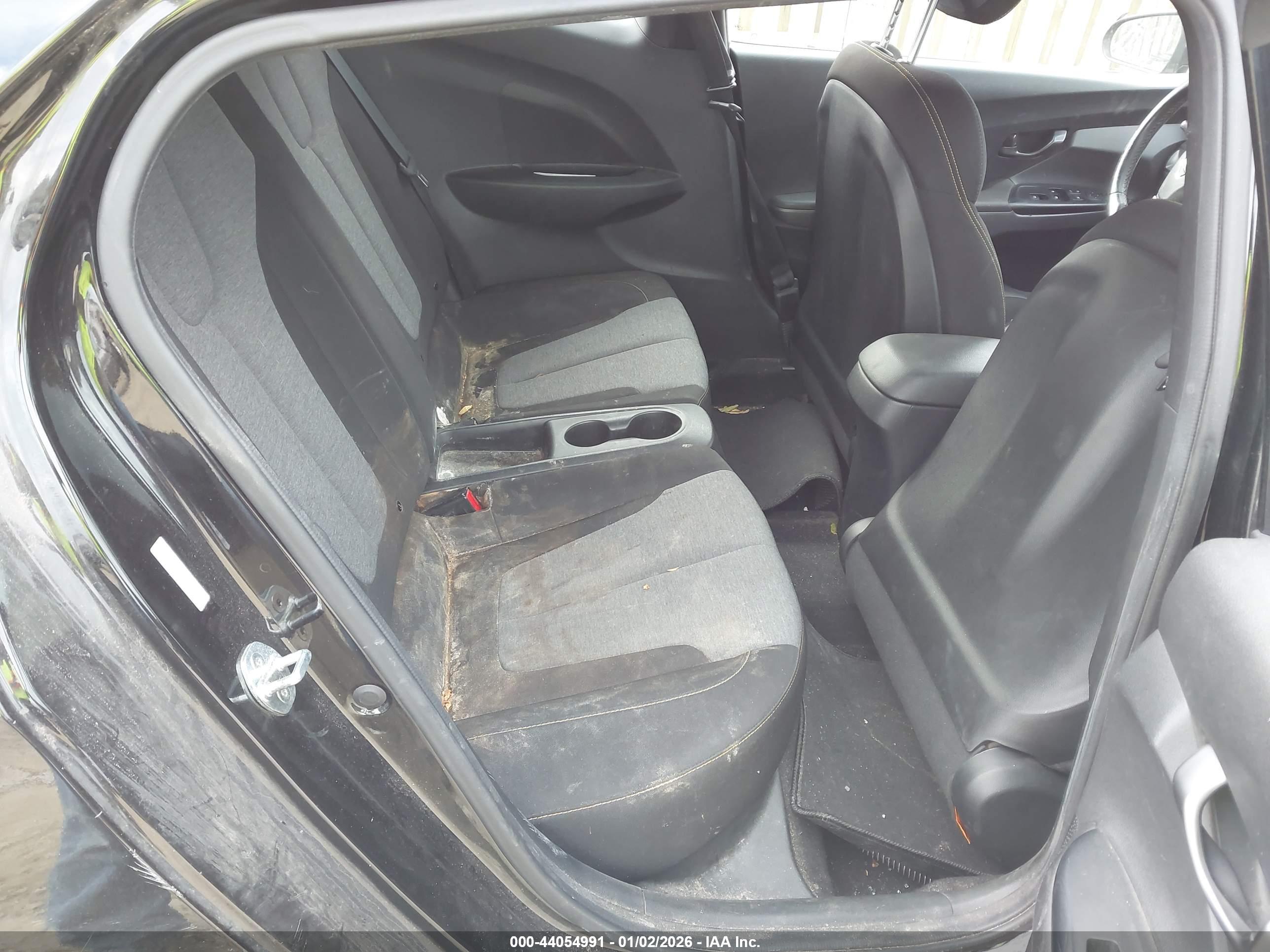 HYUNDAI VELOSTER image 8