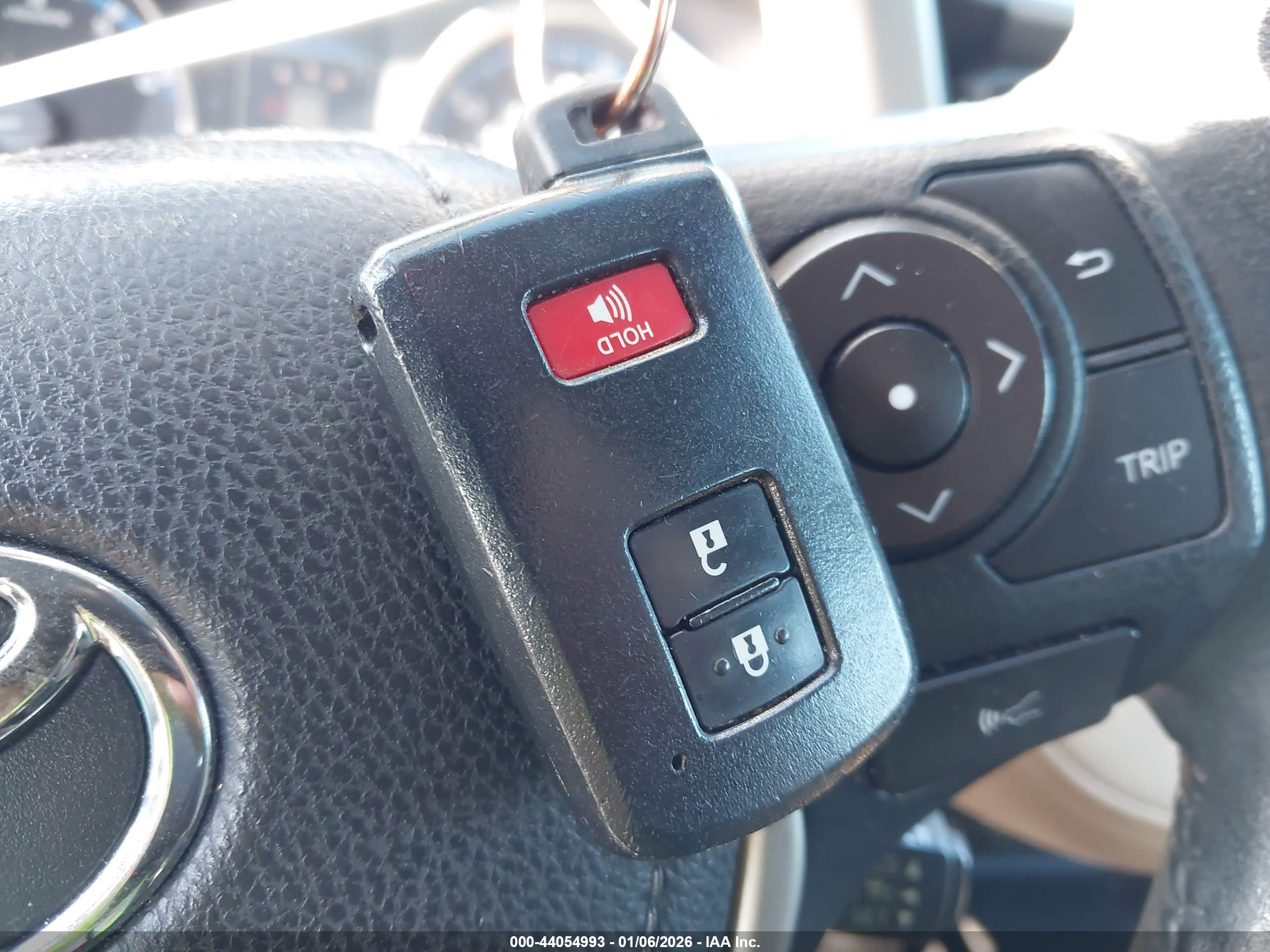 TOYOTA RAV4 image 11