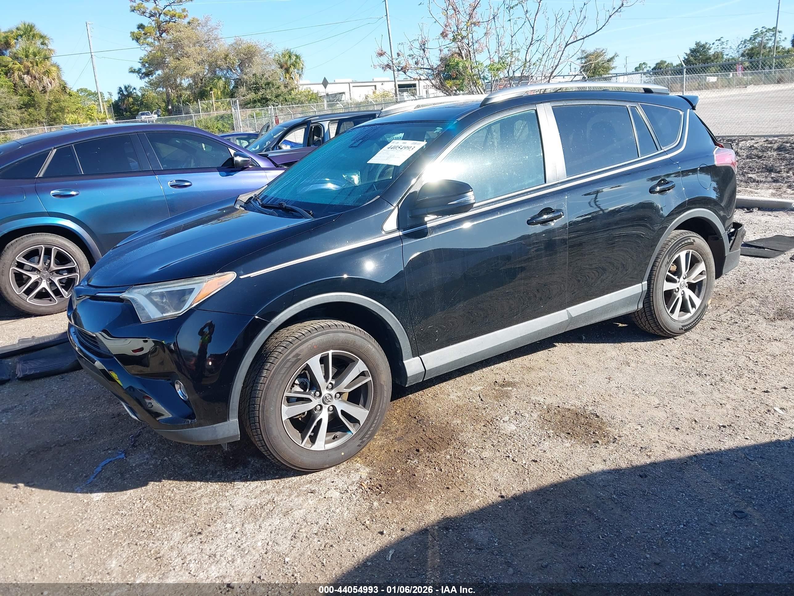 TOYOTA RAV4 image 2