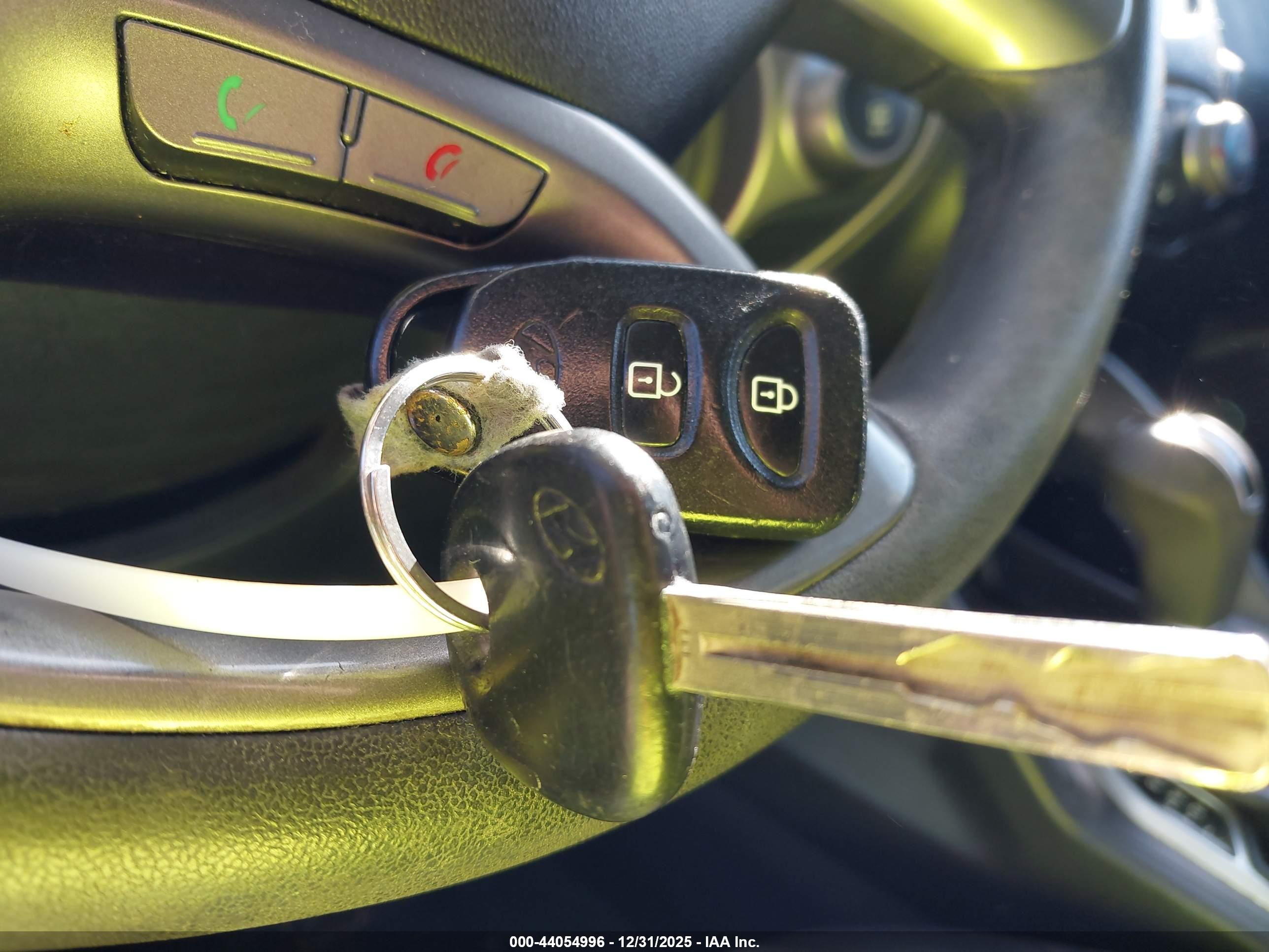 HYUNDAI TUCSON image 11