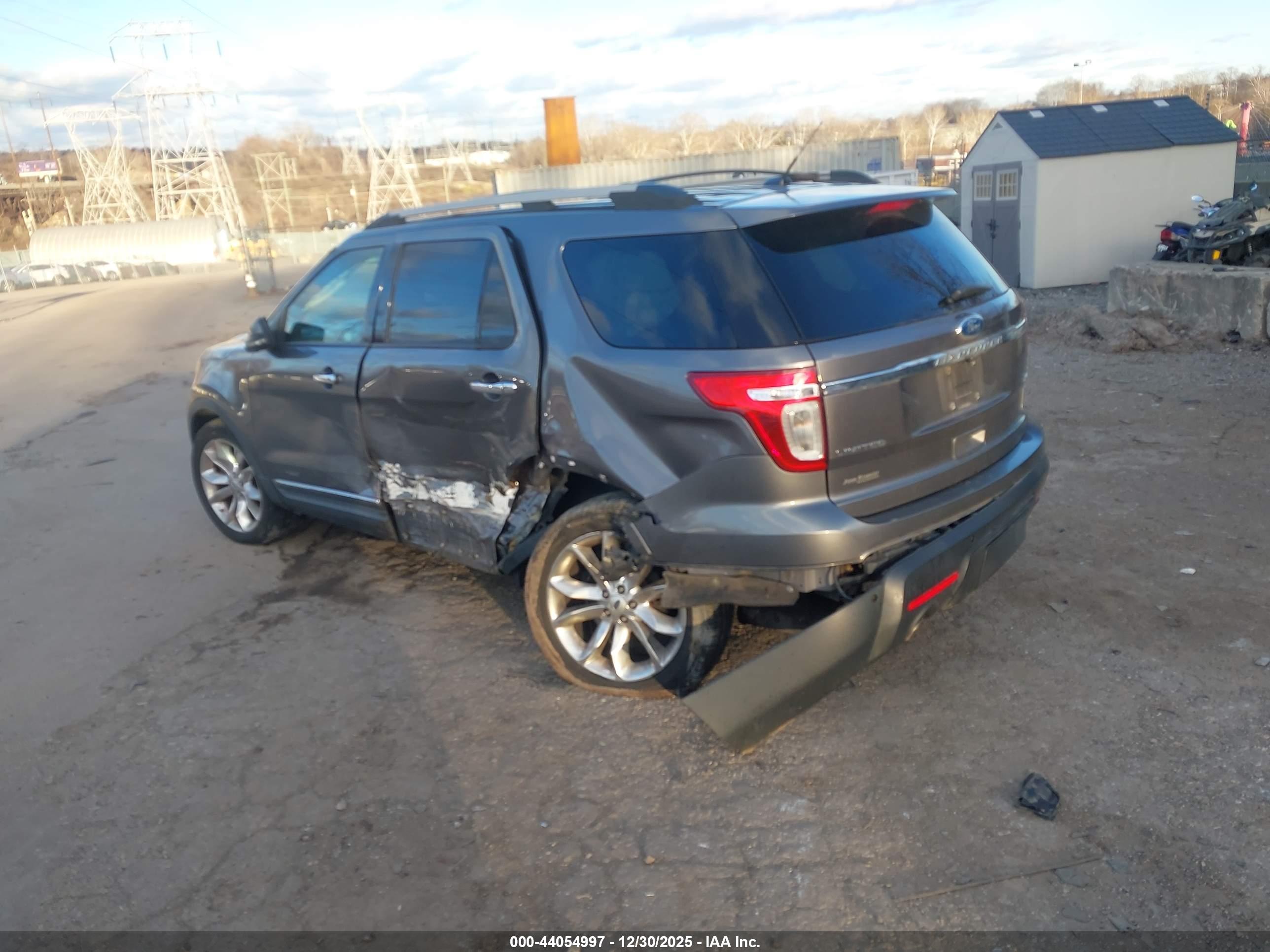 FORD EXPLORER image 3