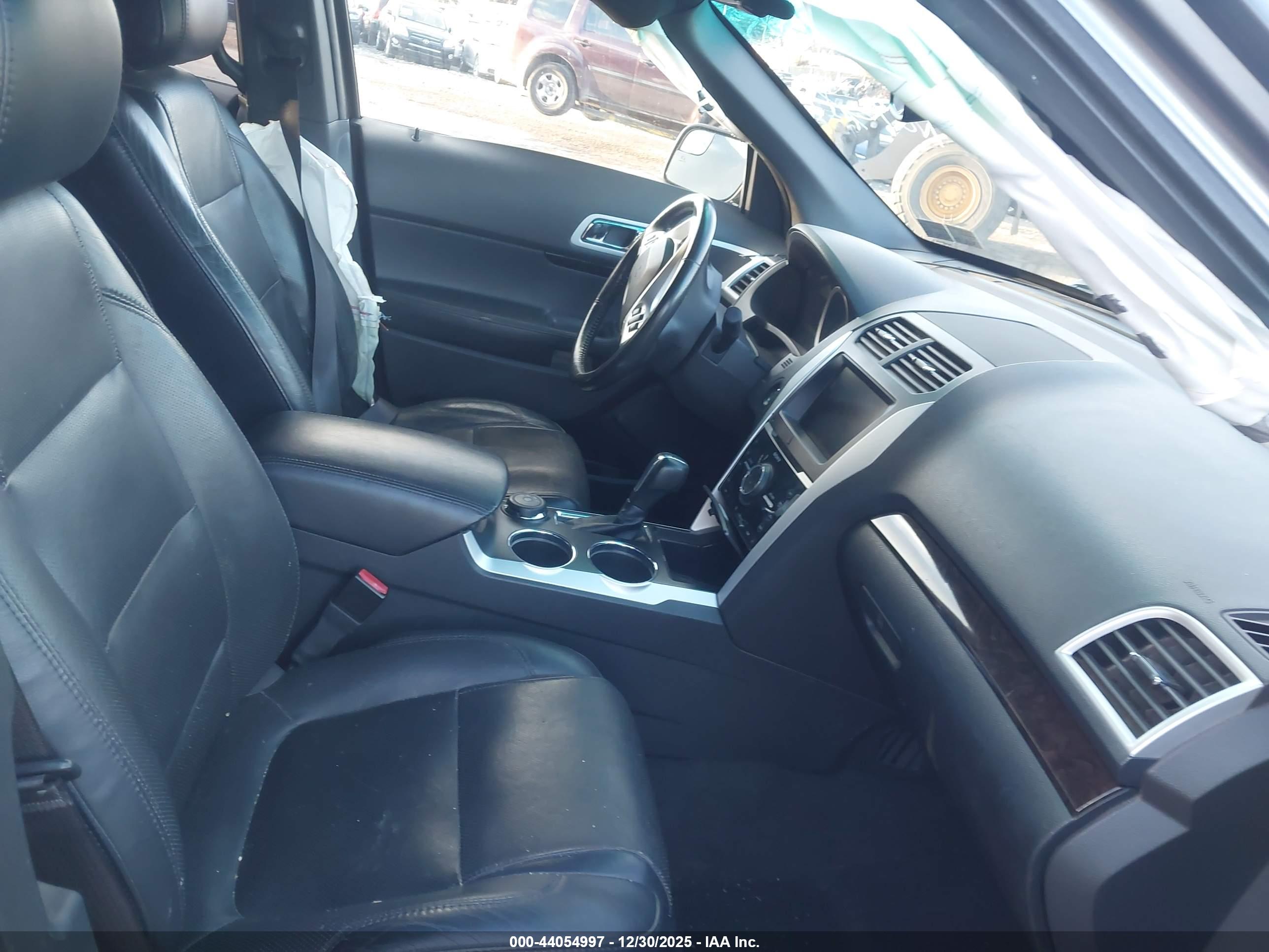 FORD EXPLORER image 5
