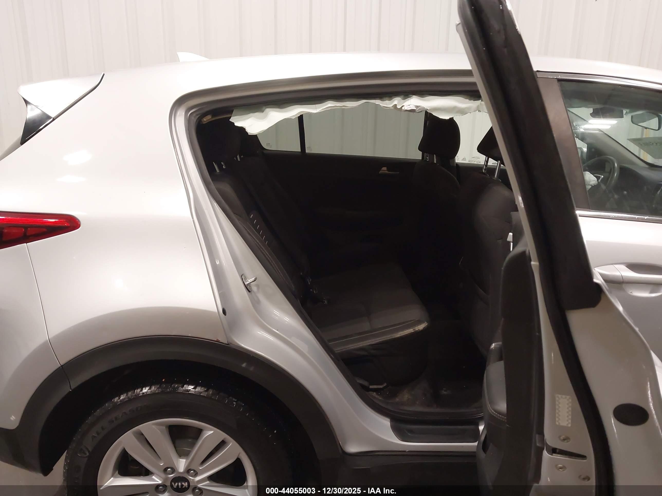 KIA SPORTAGE image 8