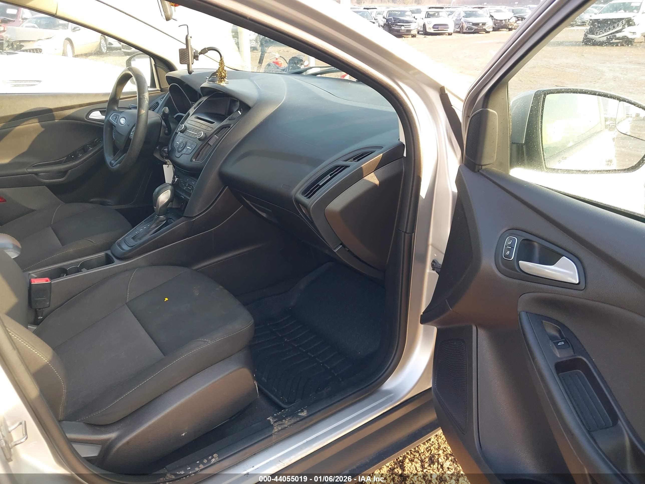 FORD FOCUS image 5
