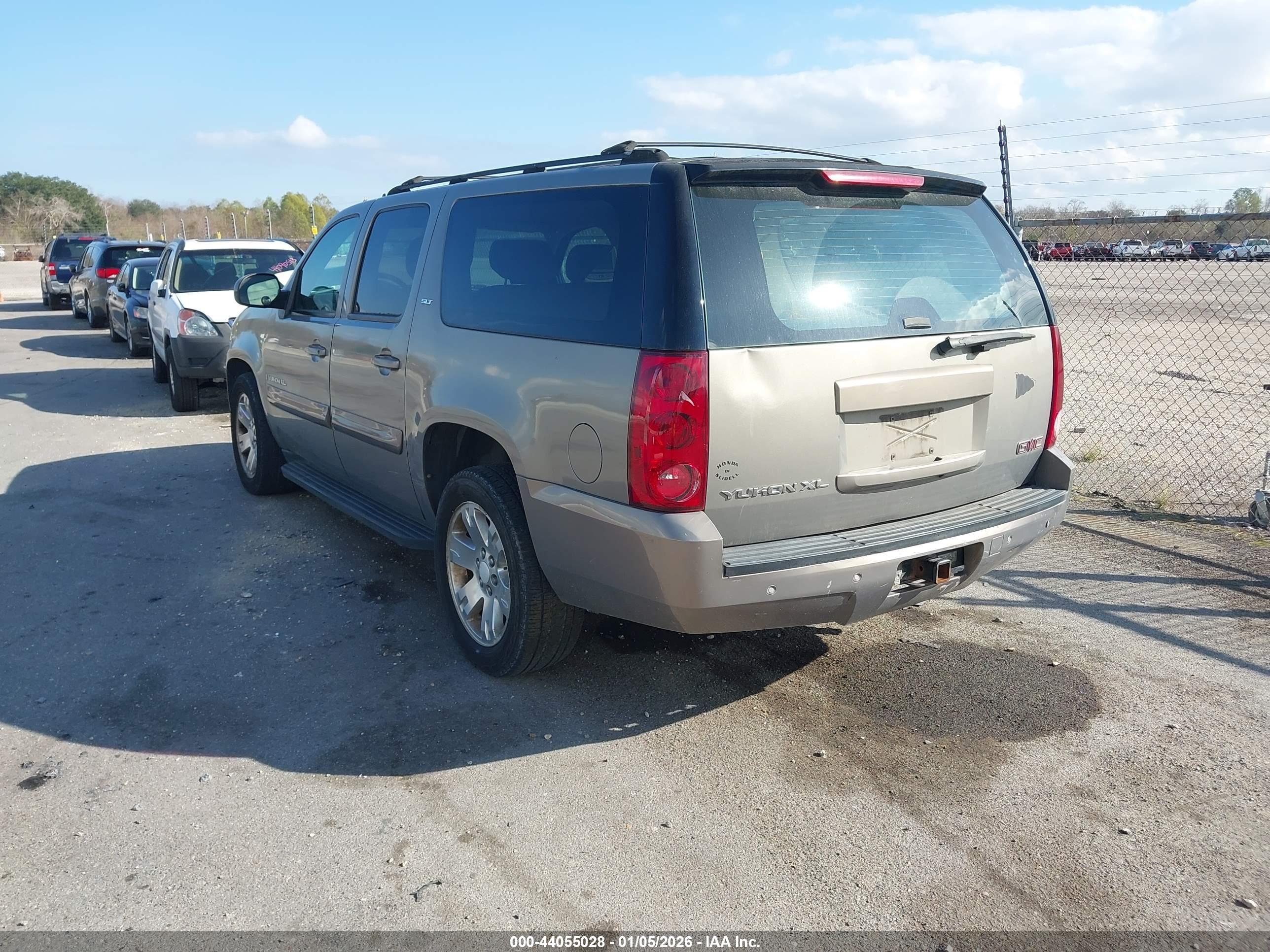 GMC YUKON image 3