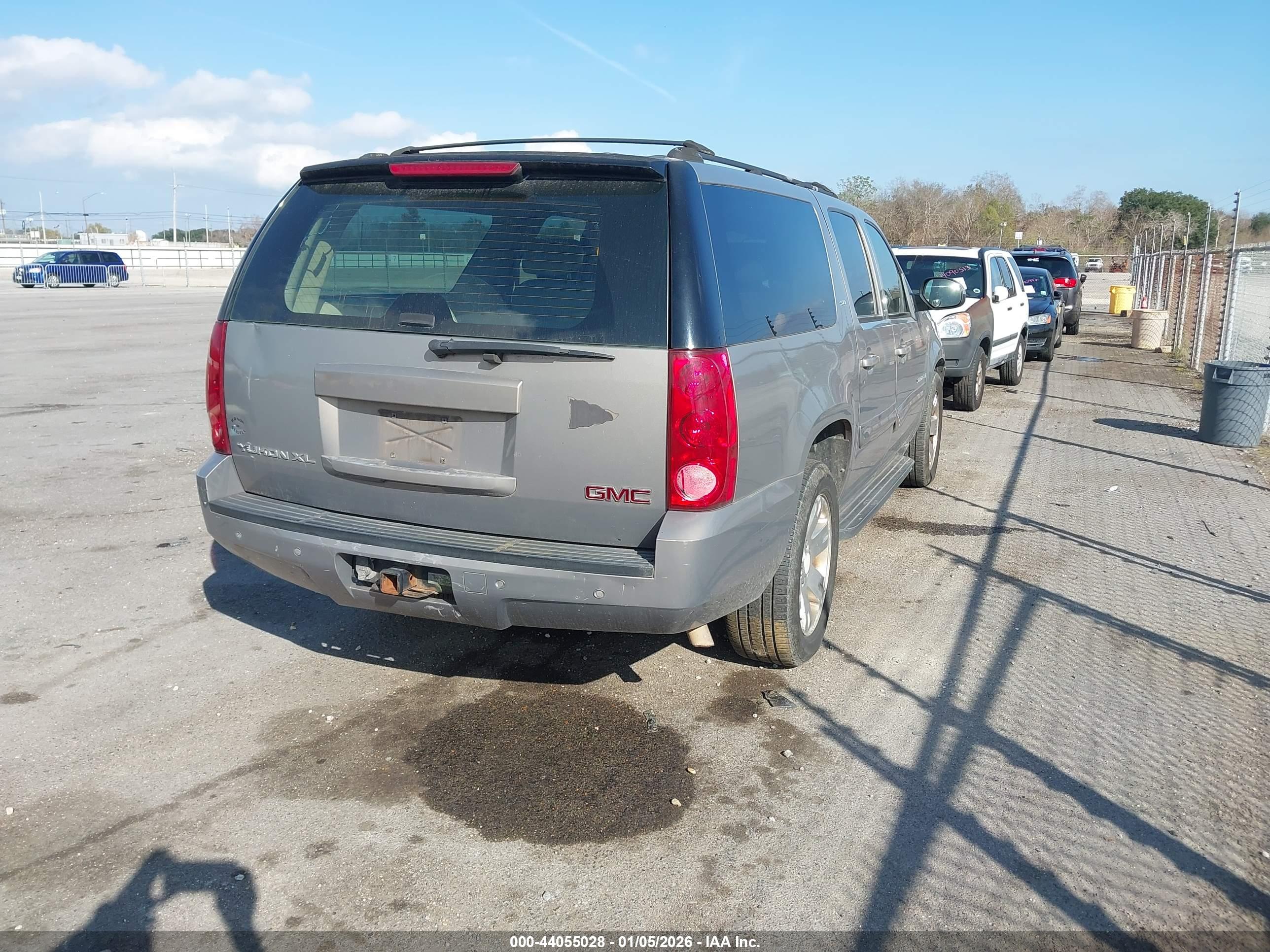 GMC YUKON image 4