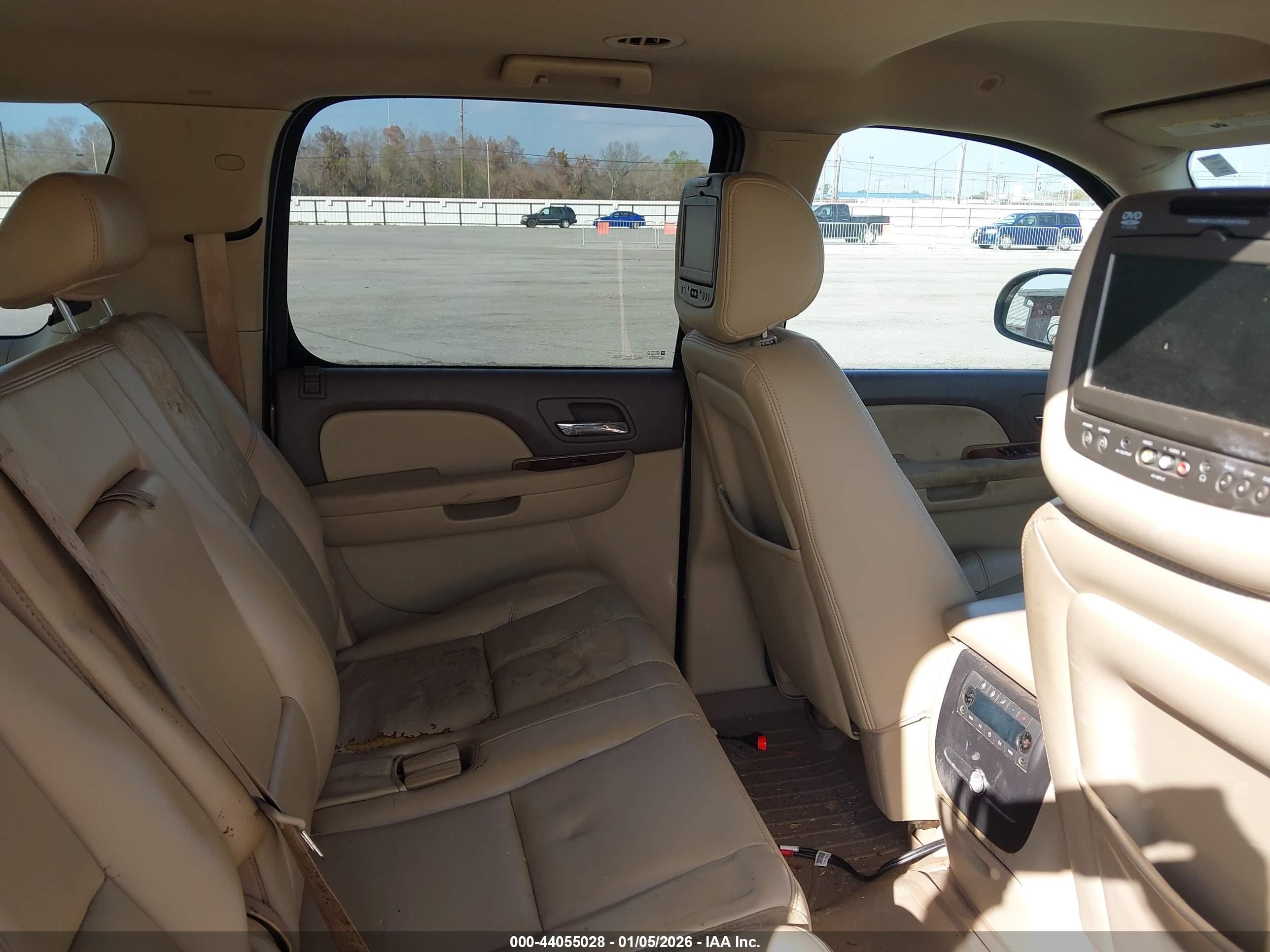 GMC YUKON image 8