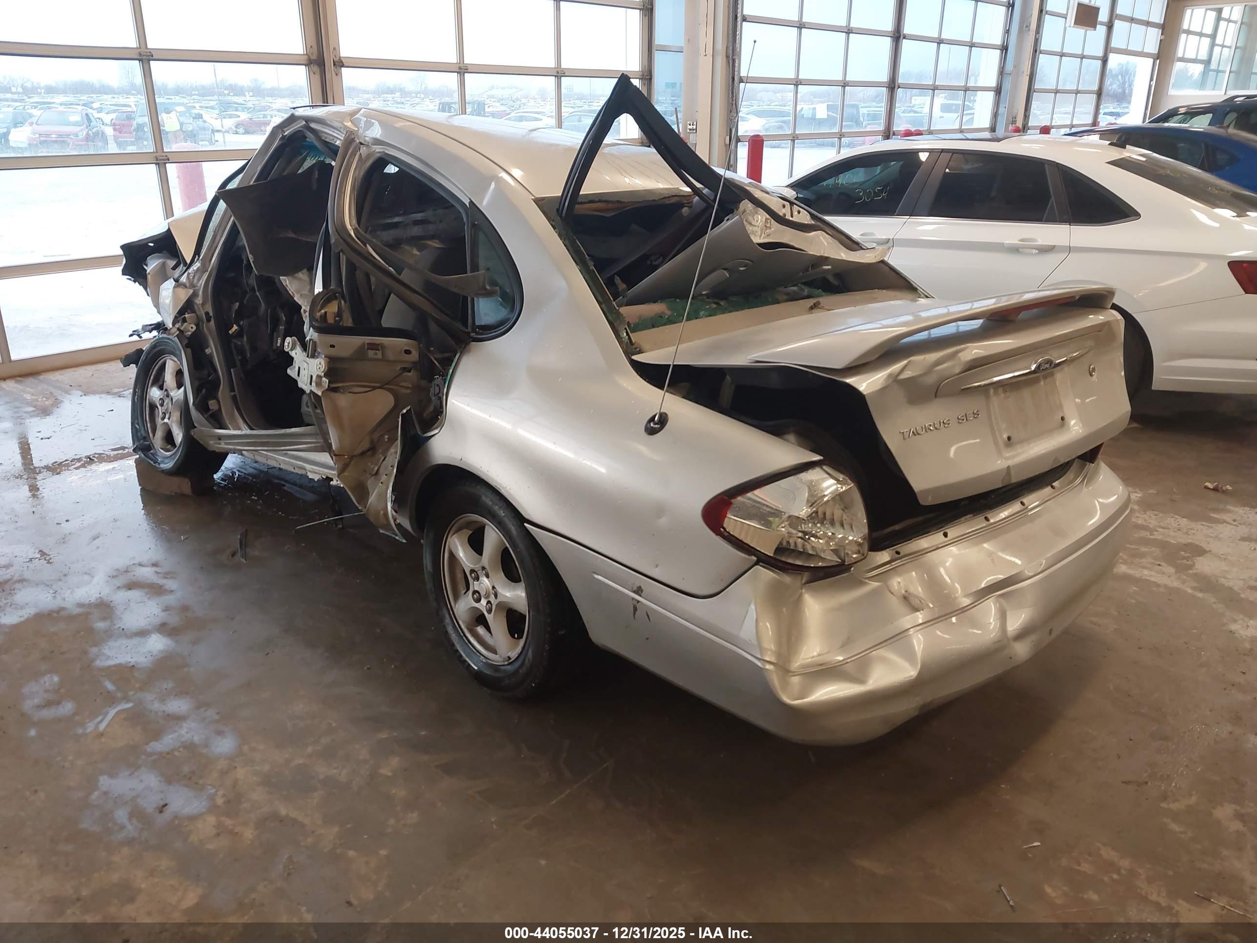FORD TAURUS image 3