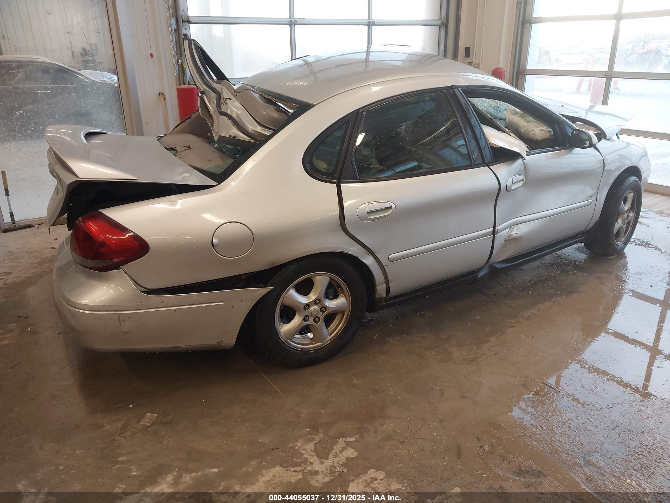 FORD TAURUS image 4